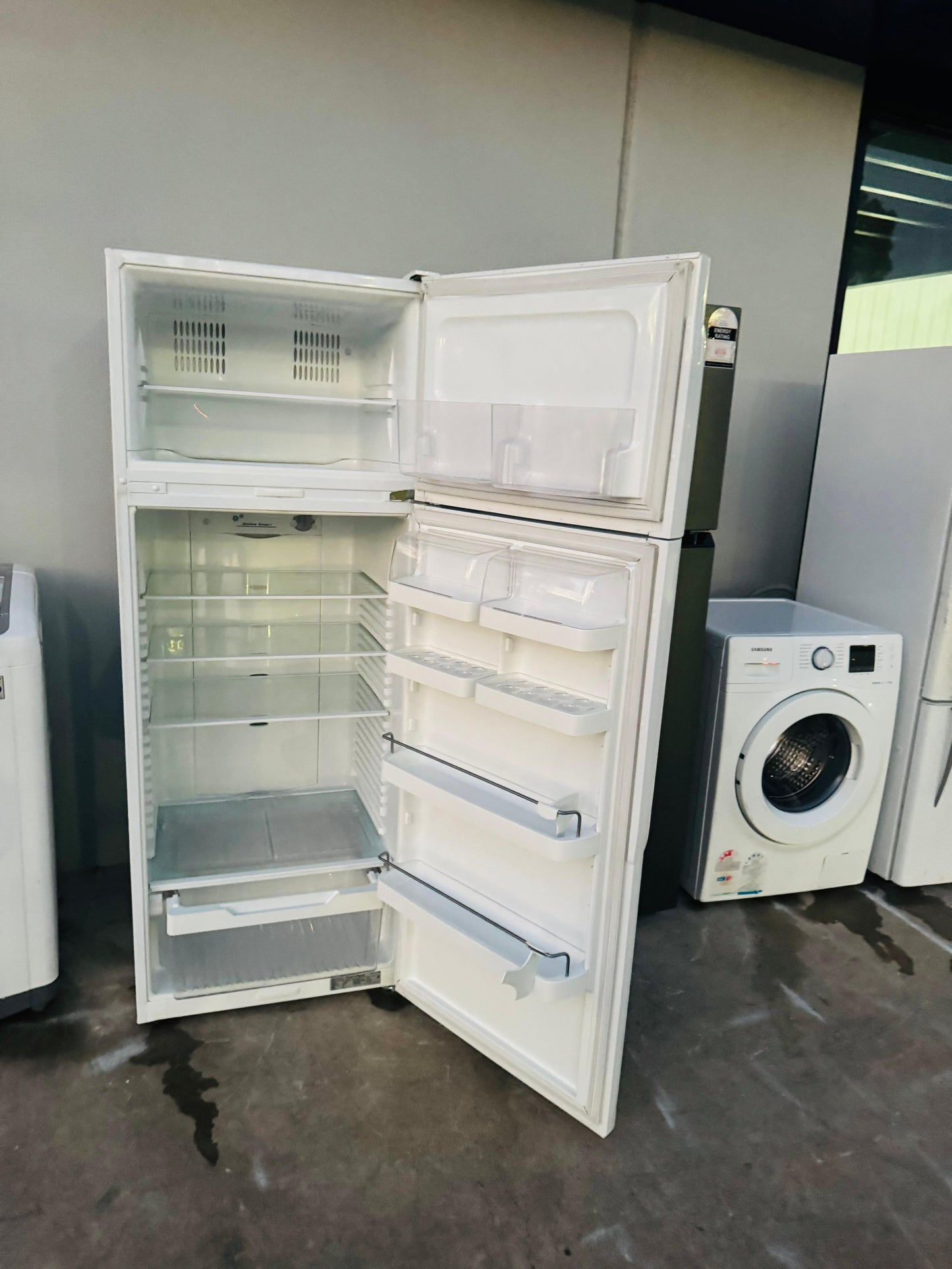 FISHER AND PAYKEL 411 LITRES FRIDGE FREEZER