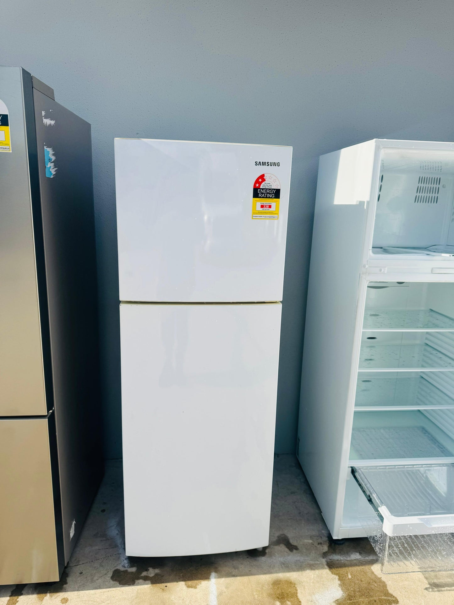 SAMSUNG 238 LITRES FRIDGE FREEZER