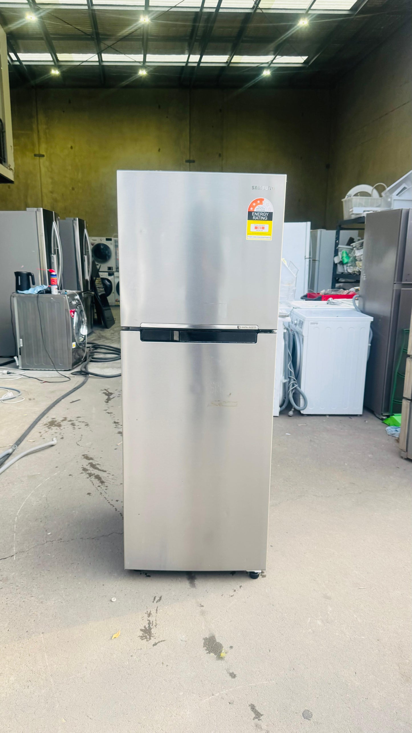 SAMSUNG 318 LITRES FRIDGE FREEZER