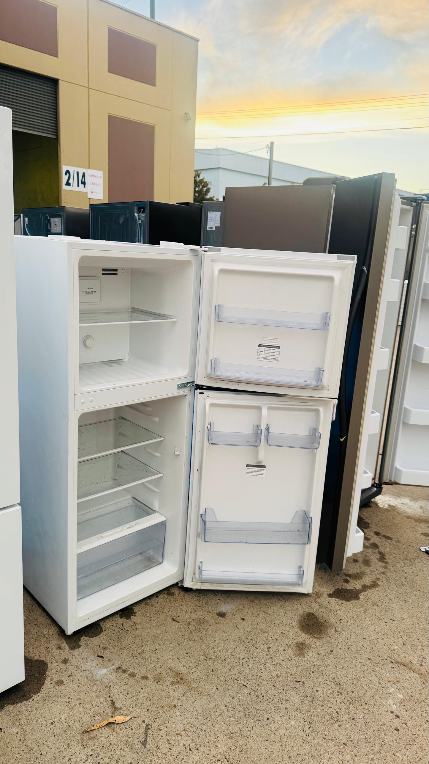 TCL 221 LITRES FRIDGE FREEZER