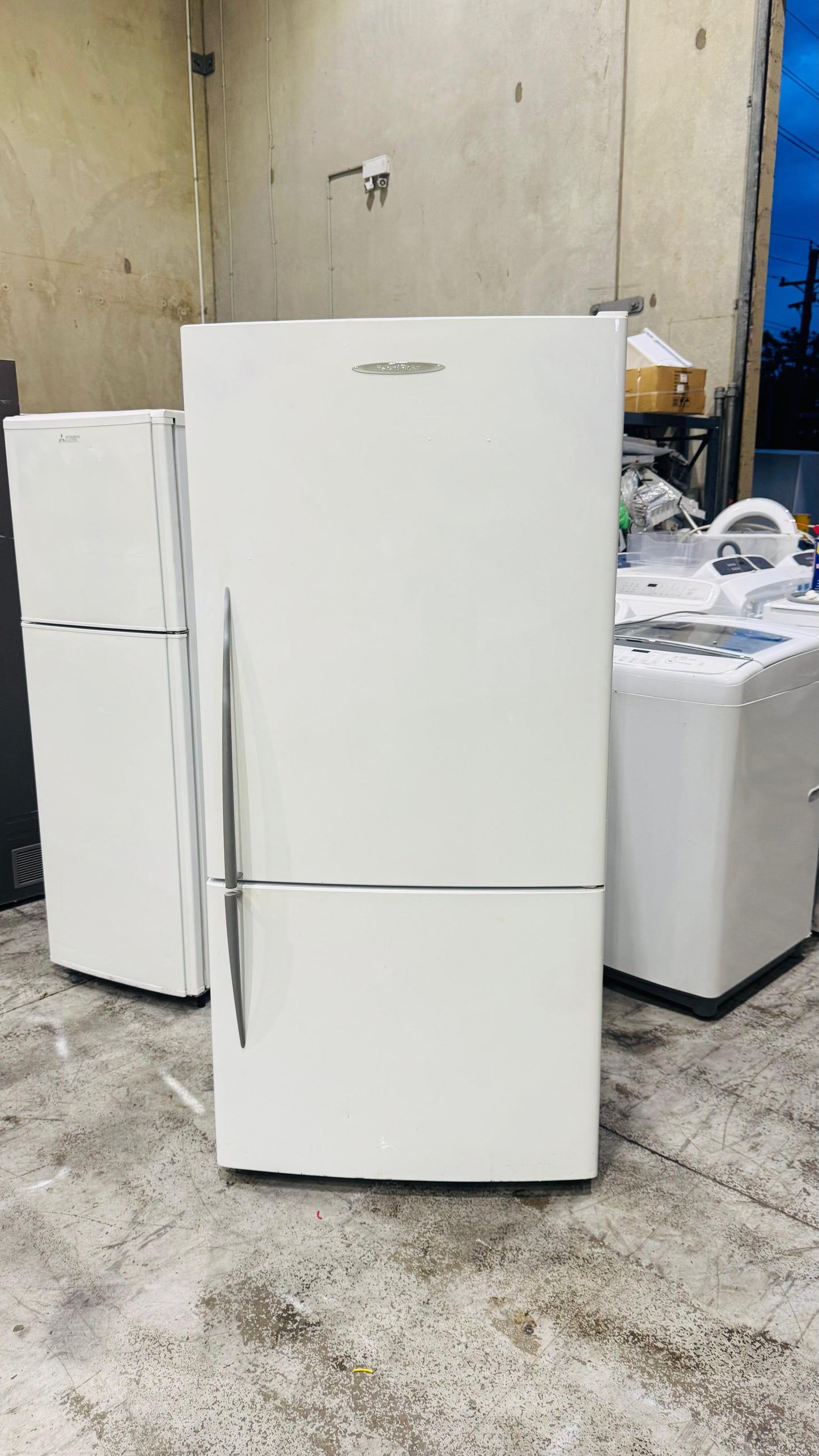 FISHER AND PAYKEL 519 LITRES FRIDGE FREEZER