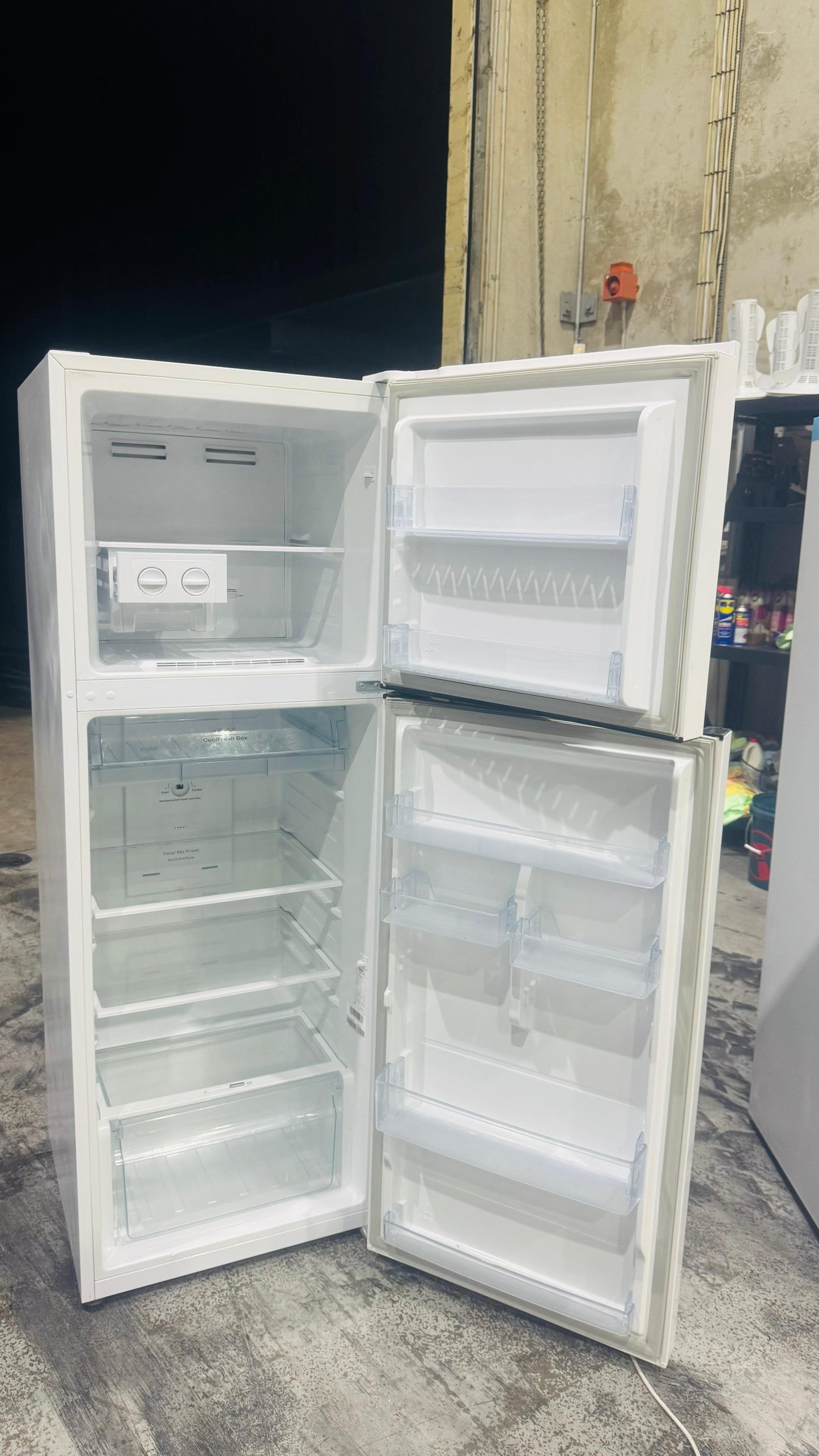 HISENSE 350 LITRES FRIDGE FREEZER