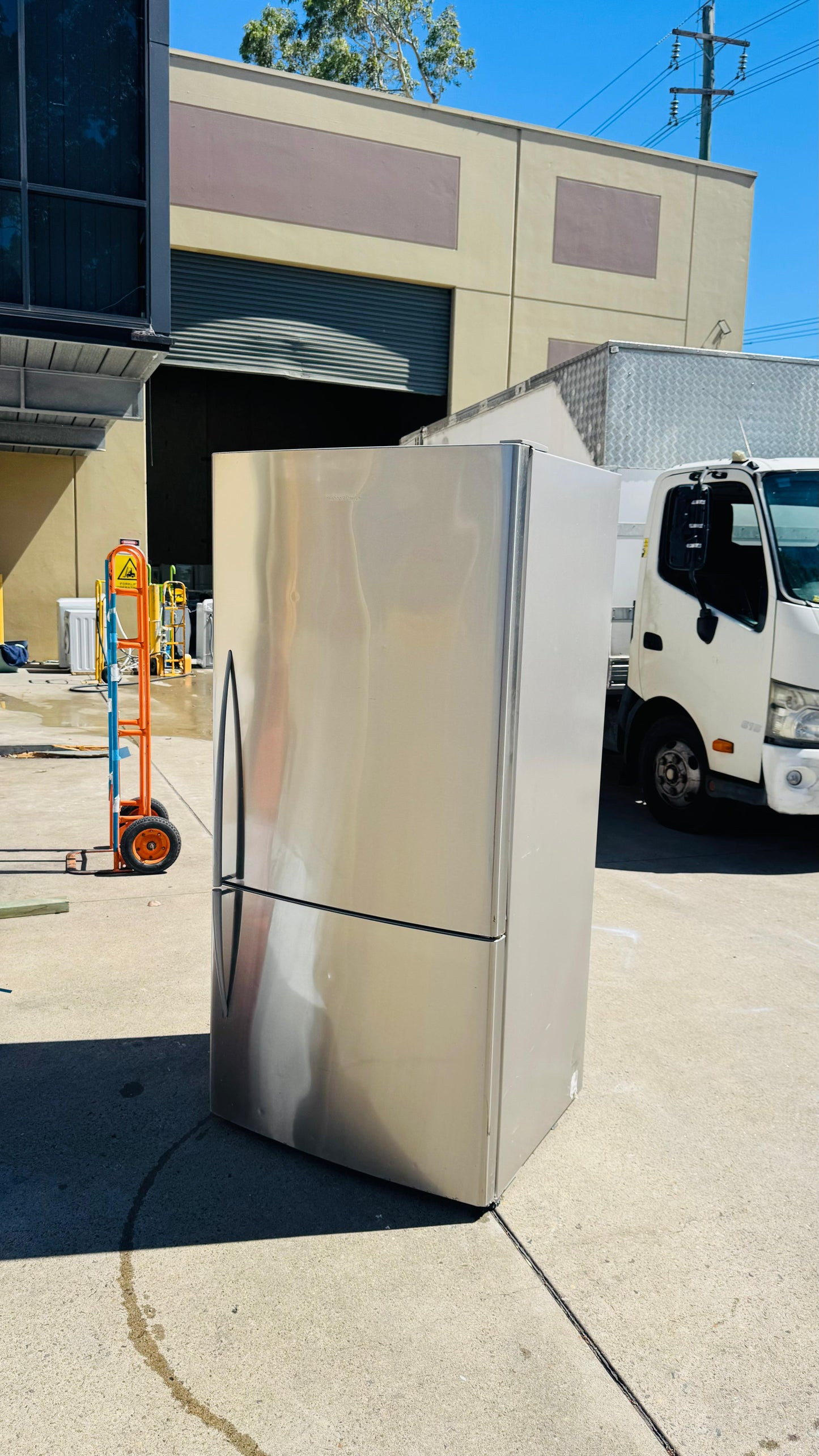 FISHER AND PAYKEL 519 LITRES FRIDGE FREEZER