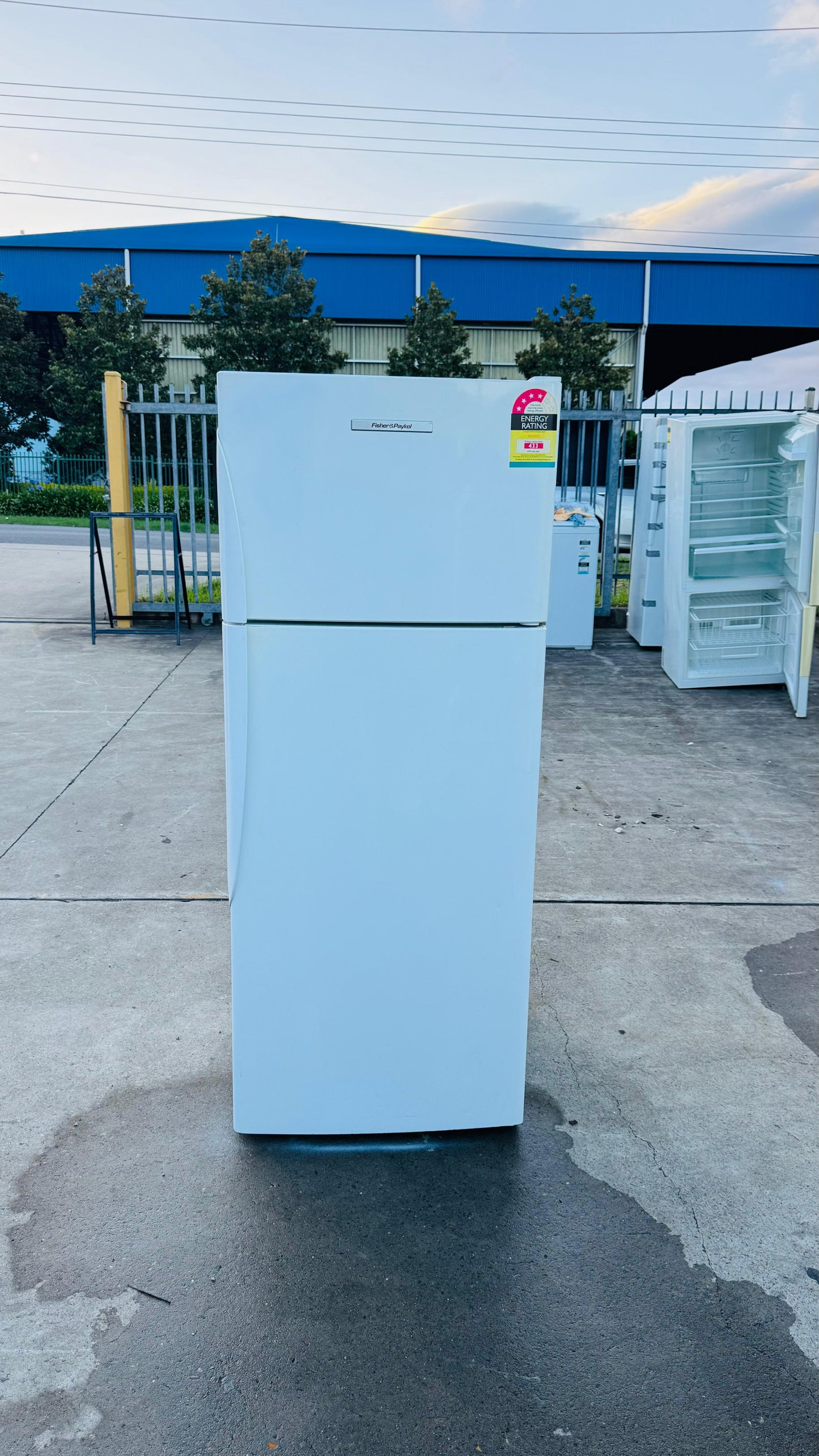 FISHER AND PAYKEL 380 LITRES FRIDGE FREEZER