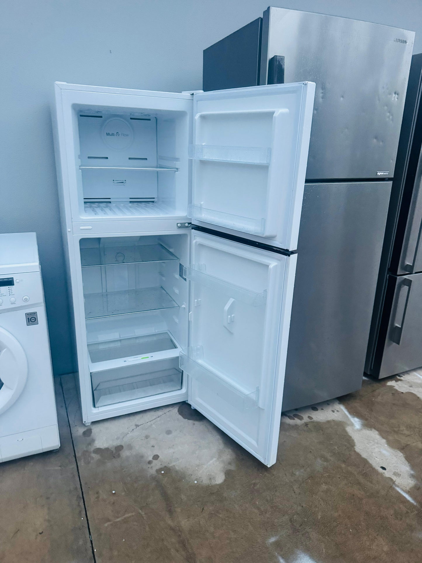 CHIQ 216 LITRES FRIDGE FREEZER