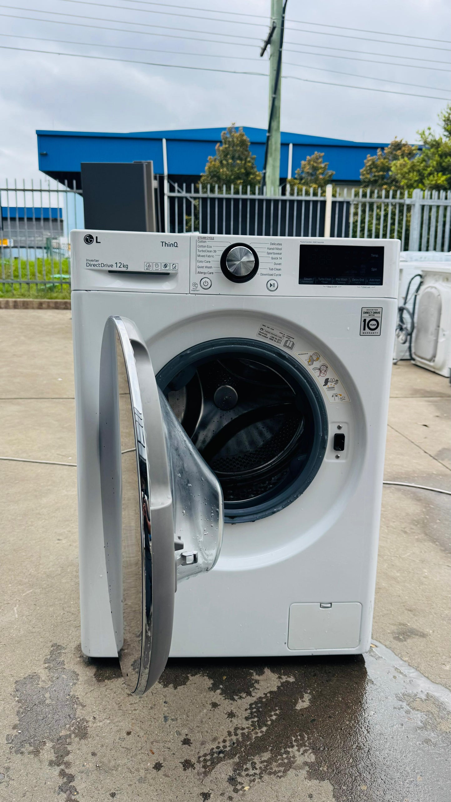 LG 12KGS FRONT LOADER WASHING MACHINE