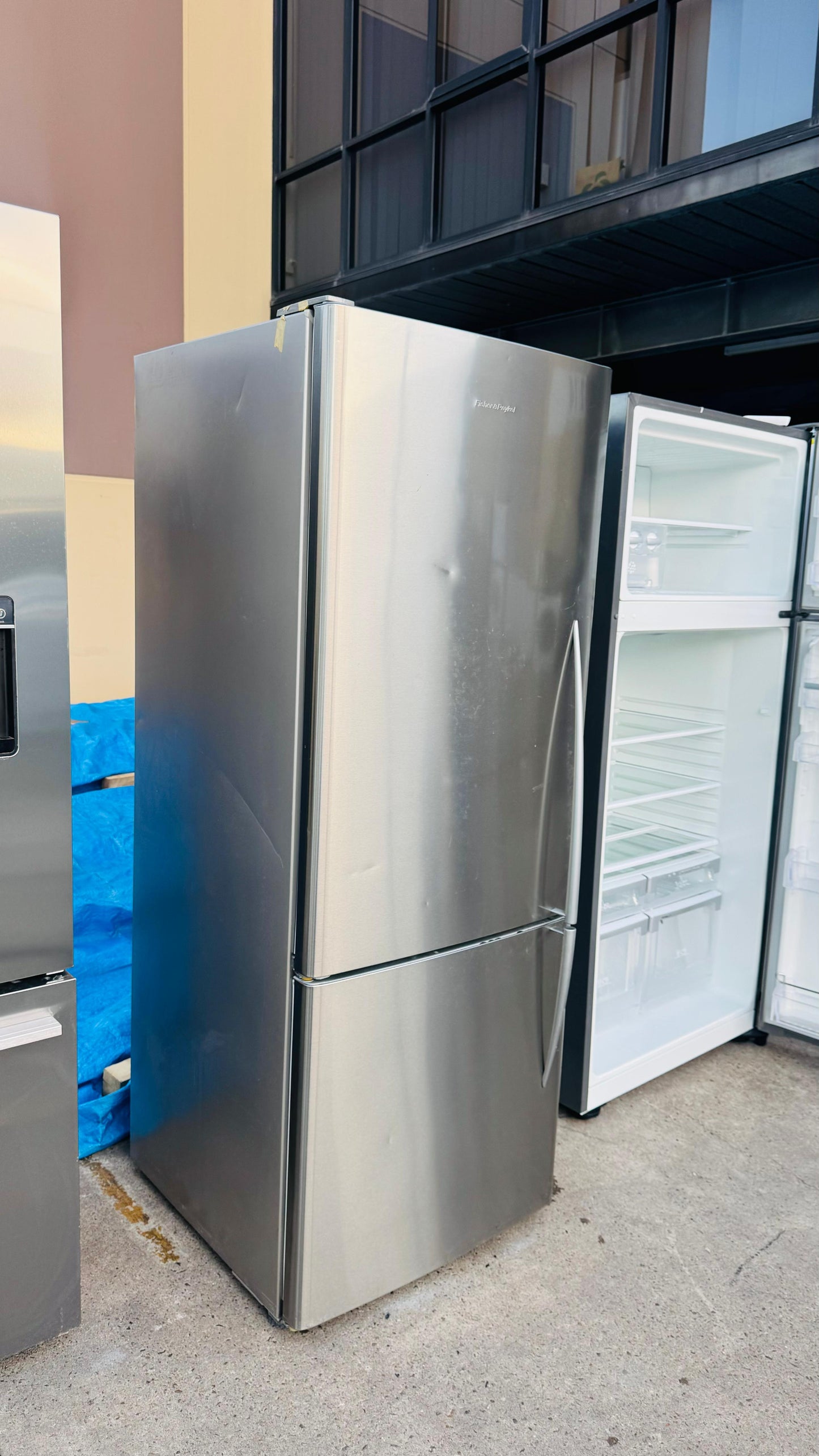 FISHER AND PAYKEL 403 LITRES FRIDGE FREEZER