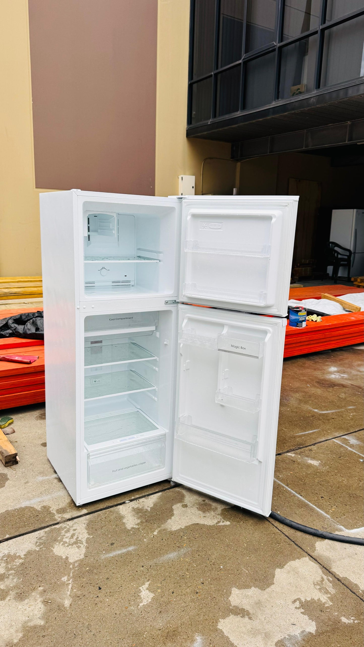 ESATTO 239 LITRES FRIDGE FREEZER