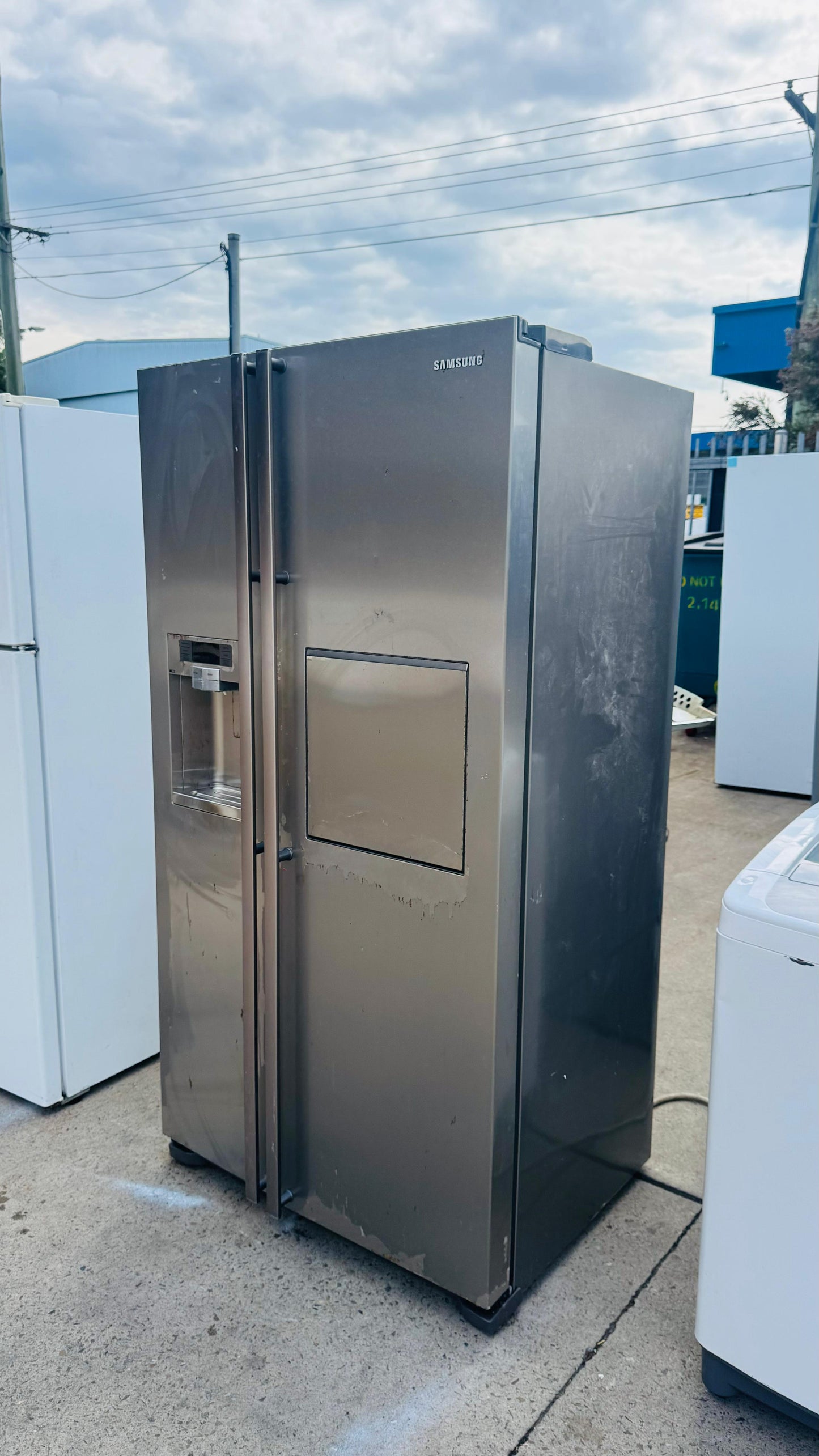 SAMSUNG 702 LITRES SIDE BY SIDE DOOR FRIDGE FREEZER