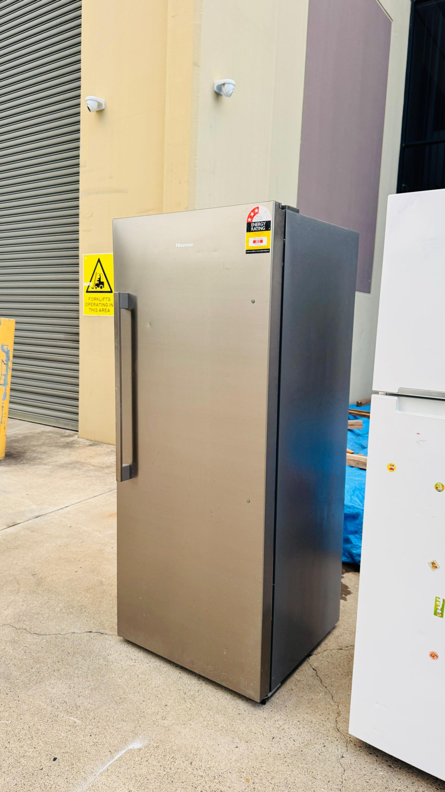 HISENSE 384 LITRES FRIDGE FREEZER