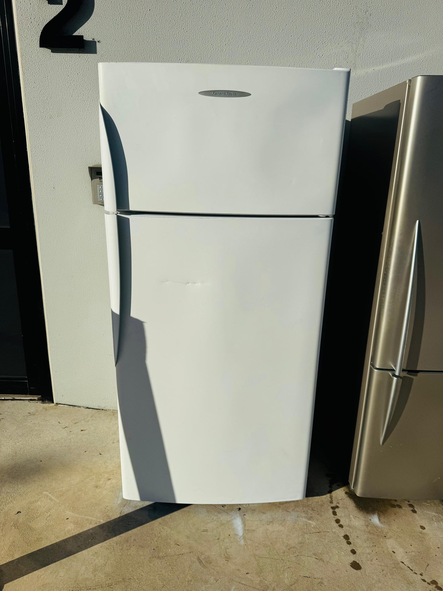 FISHER AND PAYKEL 517 LITRES FRIDGE FREEZER