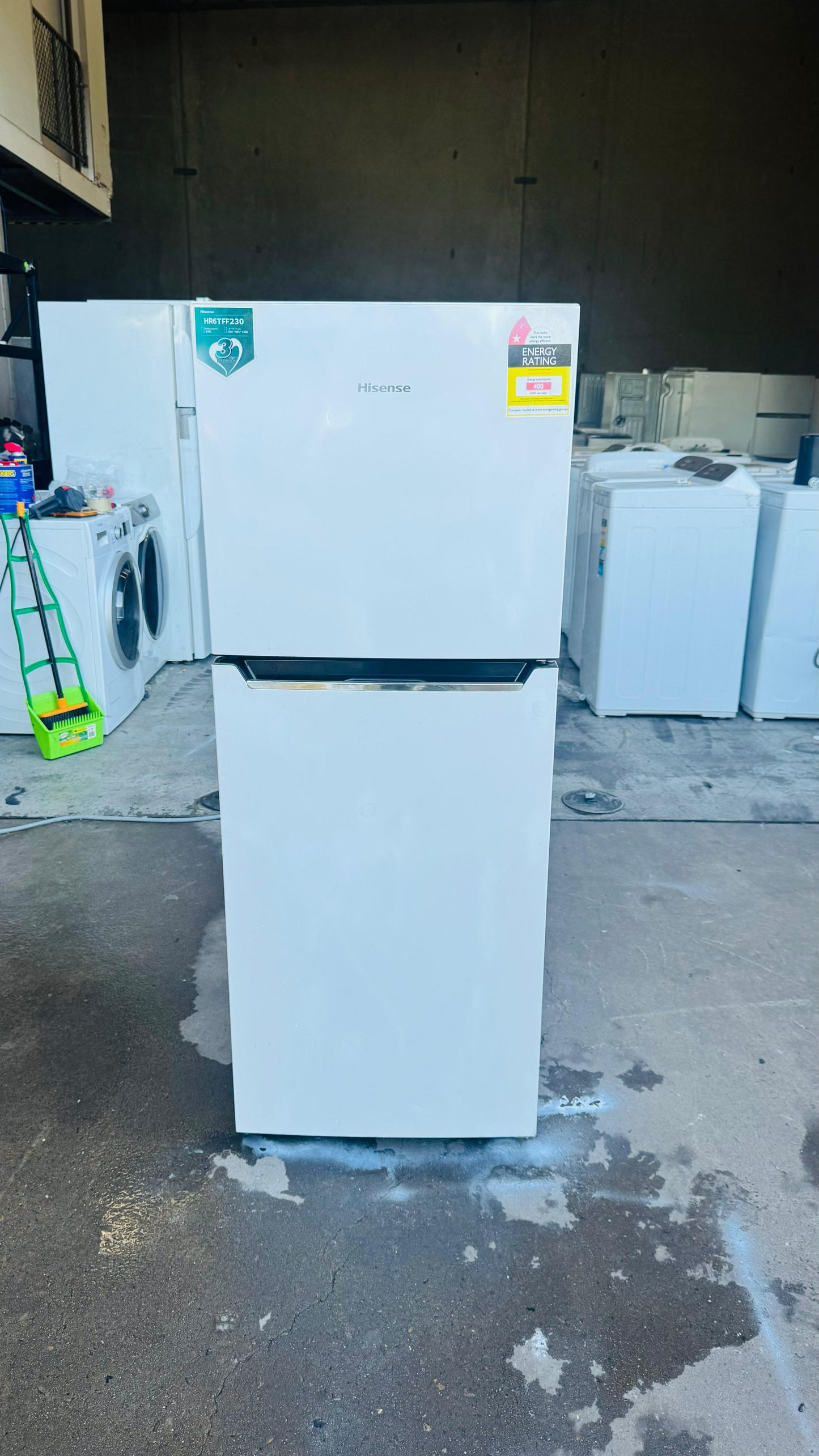 HISENSE 230 LITRES FRIDGE FREEZER