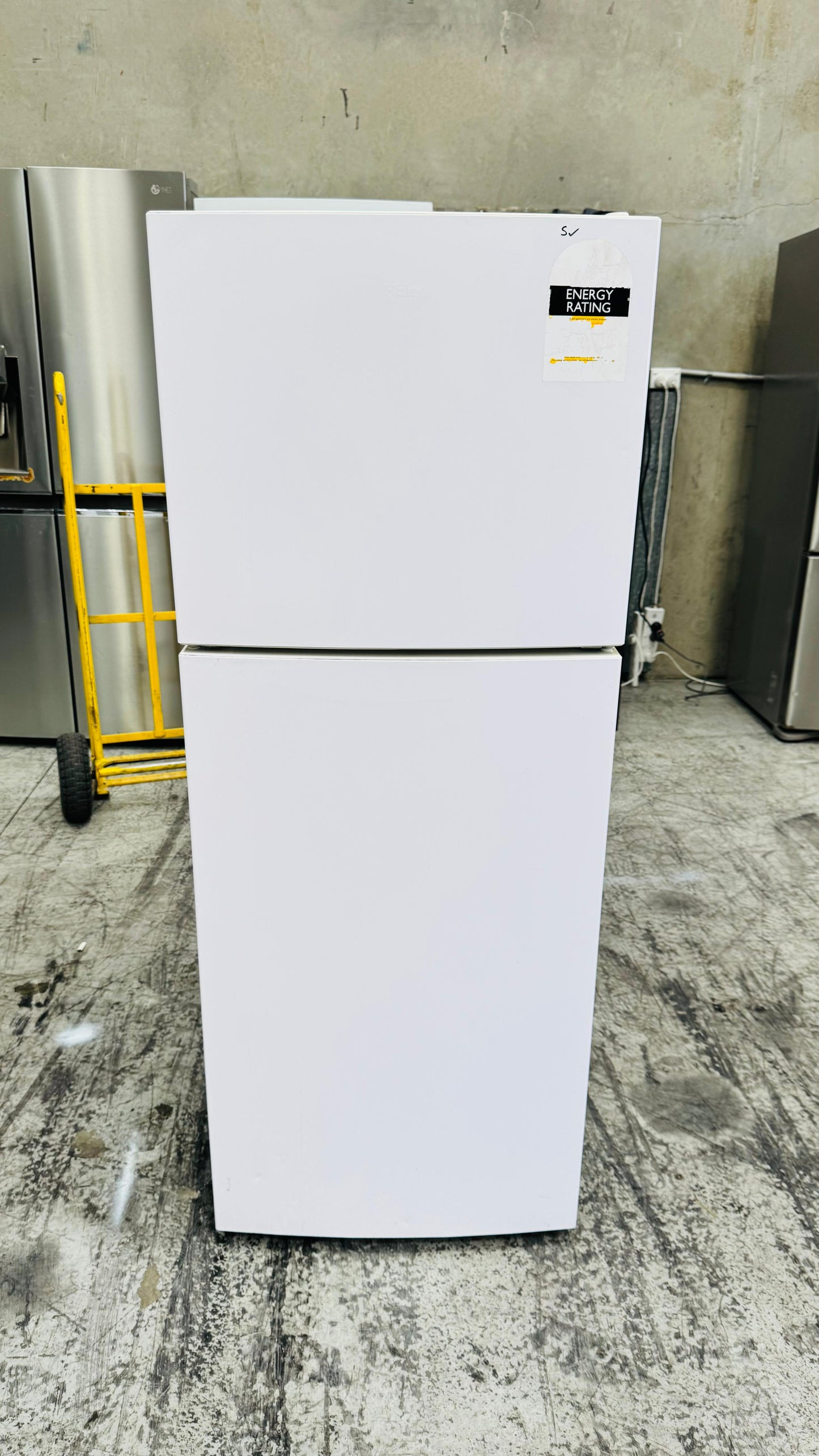 HAIER 224 LITRES FRIDGE FREEZER