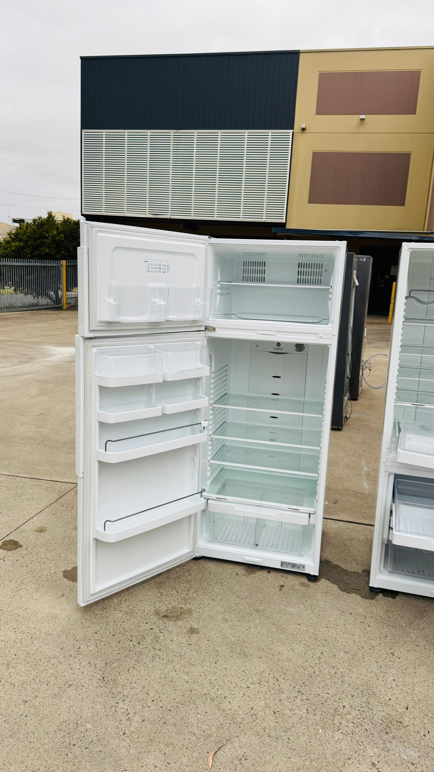 FISHER AND PAYKEL 447 LITRES FRIDGE FREEZER