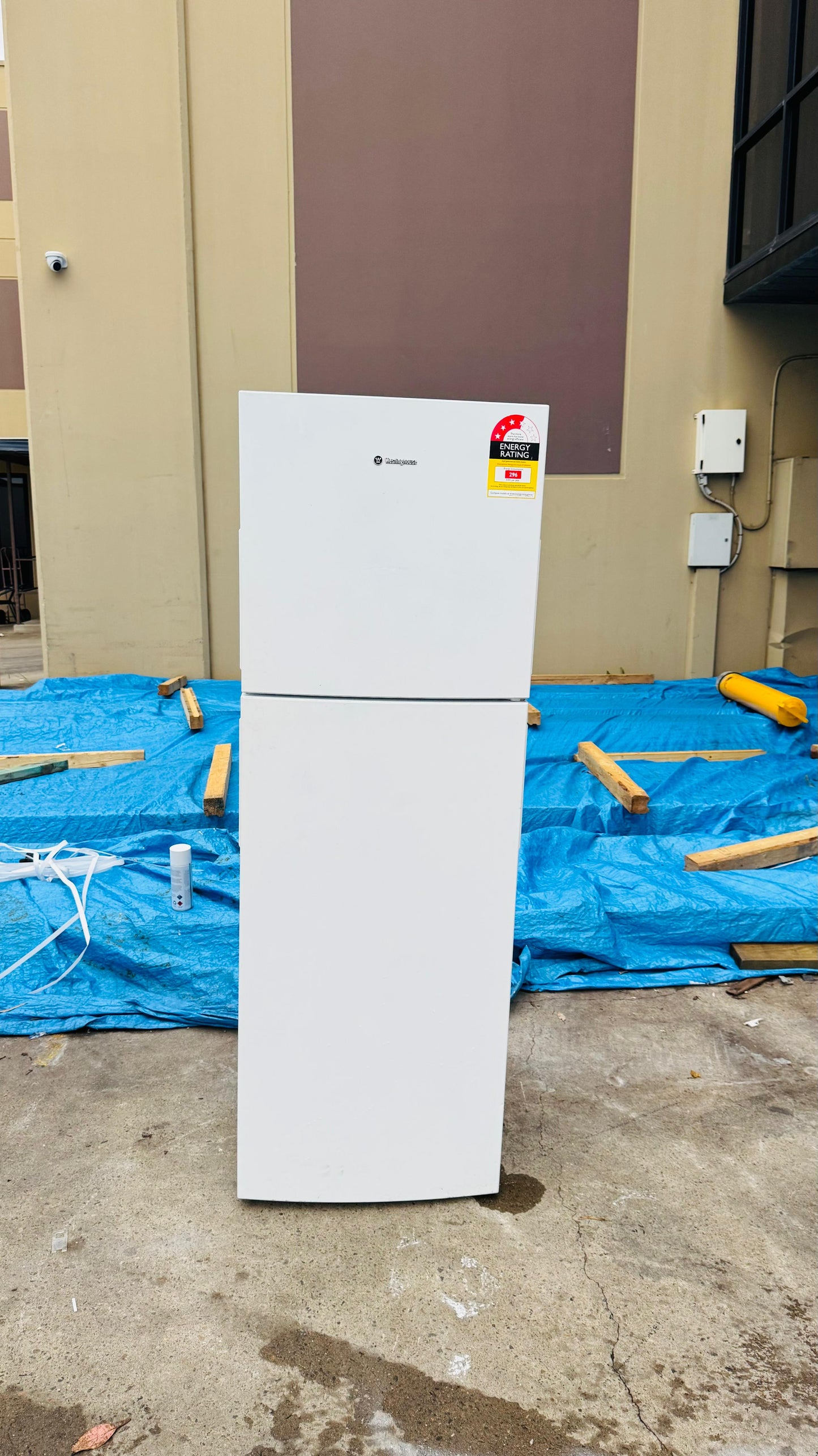 WESTINGHOUSE 275 LITRES FRIDGE FREEZER