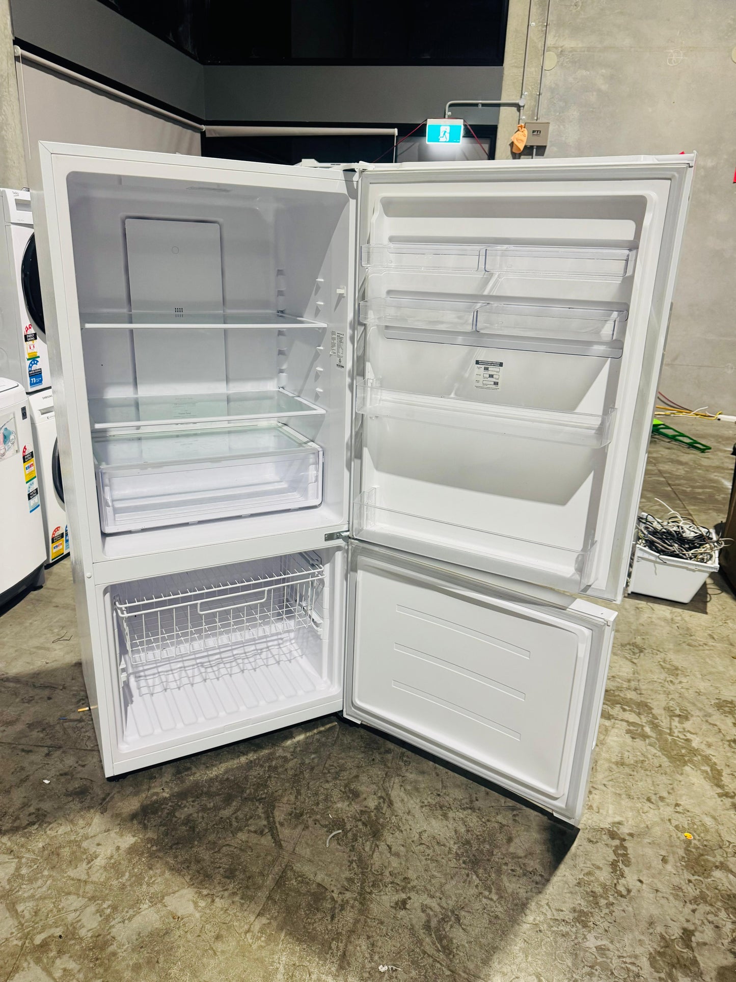 KELVINATOR 529 LITRES FRIDGE FREEZER