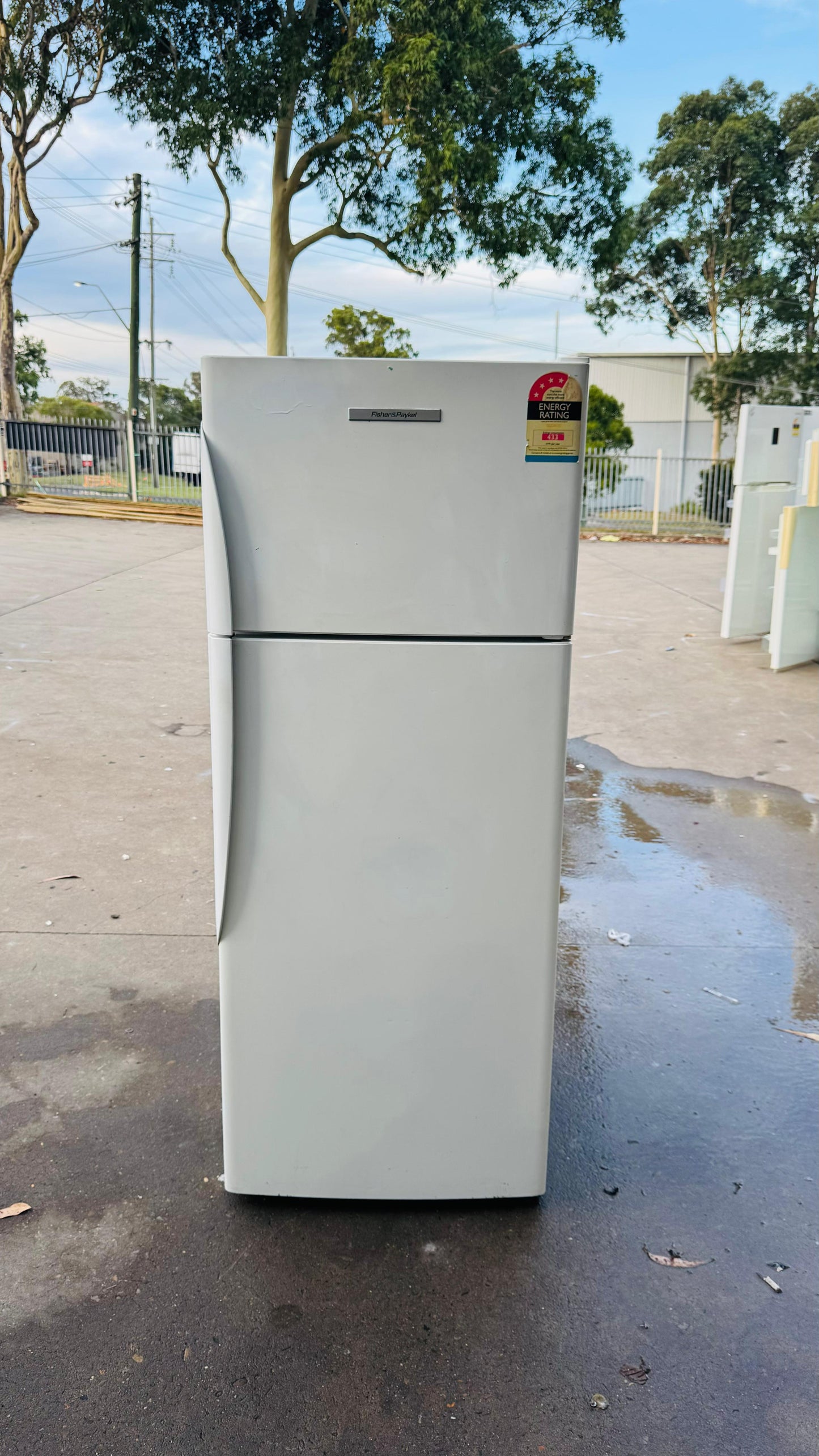 FISHER AND PAYKEL 380 LITRES FRIDGE FREEZER