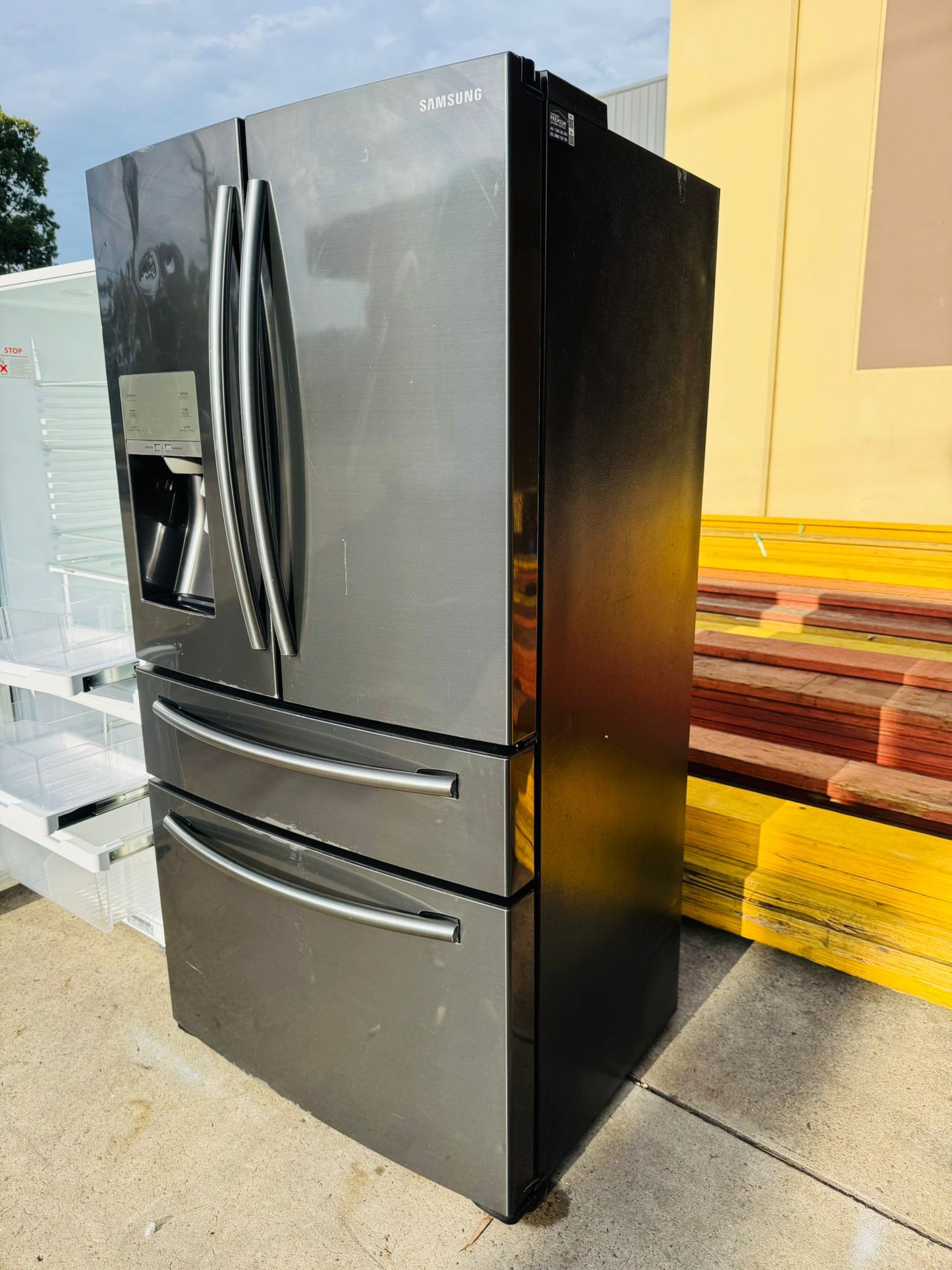 SAMSUNG 680 LITRES FRENCH DOOR FRIDGE FREEZER