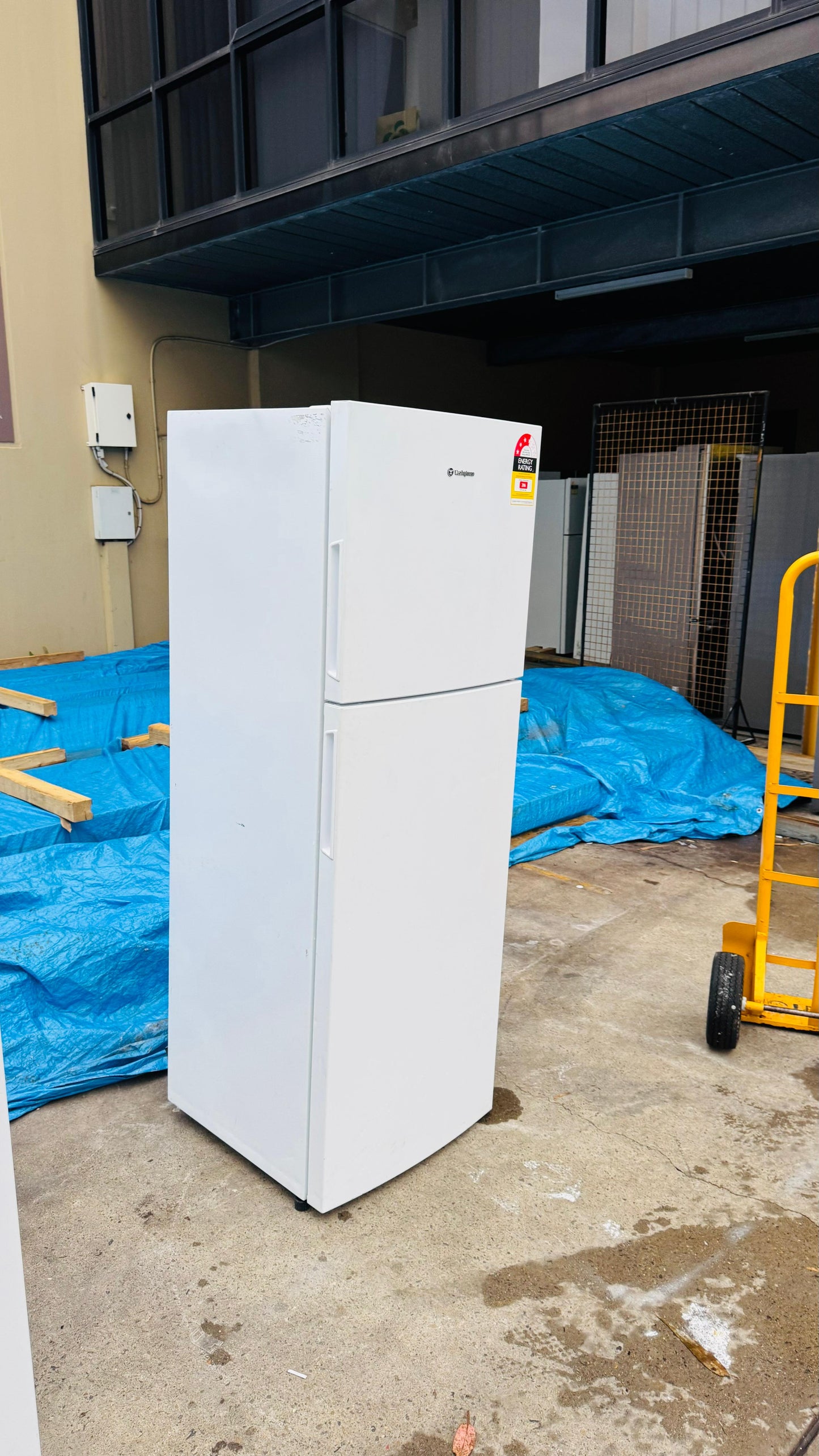 WESTINGHOUSE 275 LITRES FRIDGE FREEZER