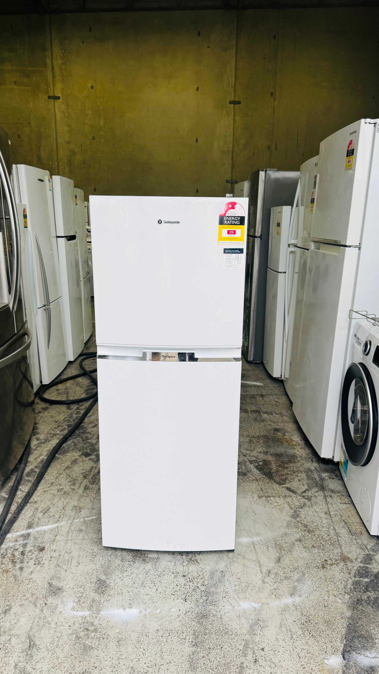 WESTINGHOUSE 230 LITRES FRIDGE FREEZER