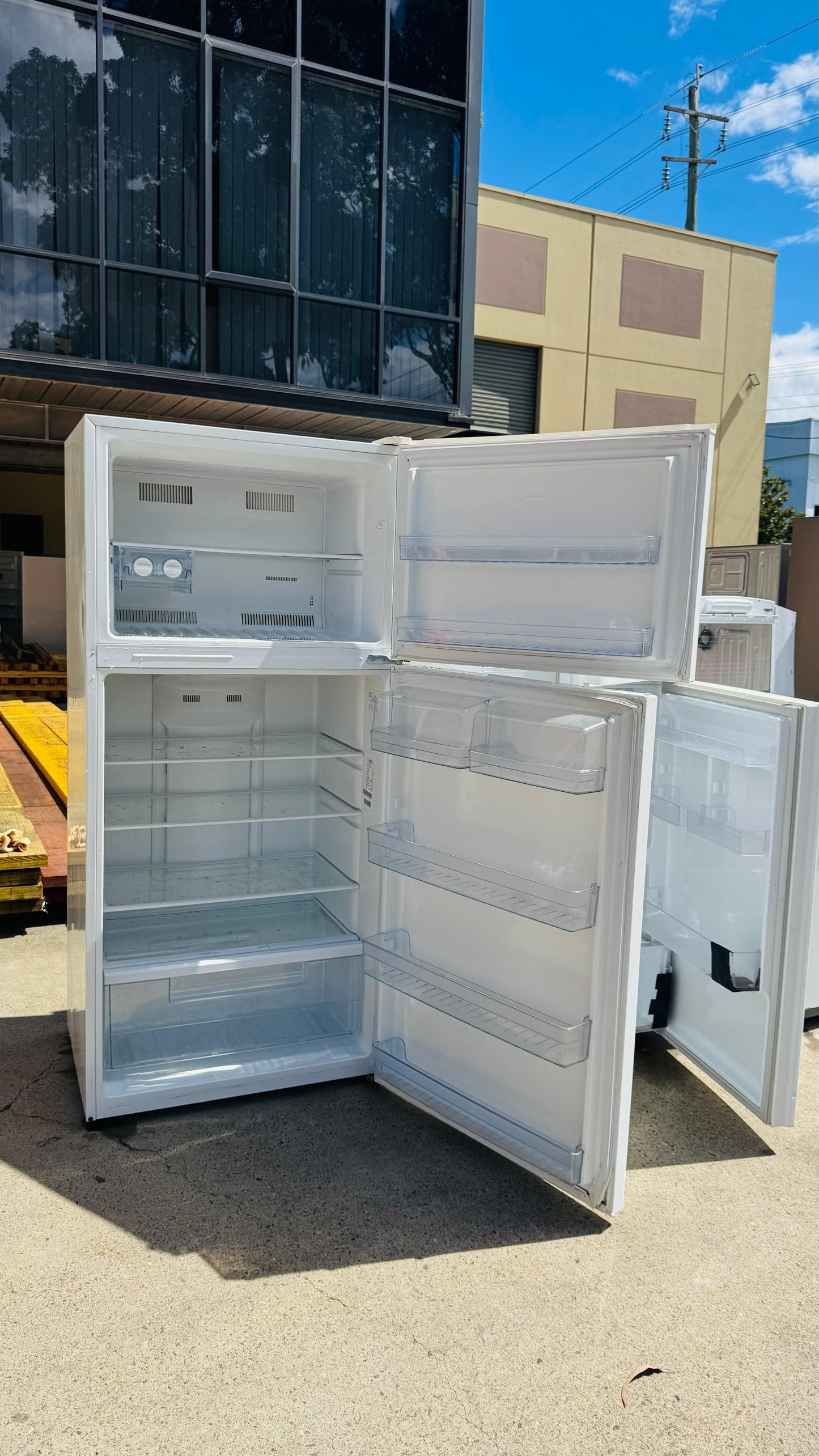 HISENSE 526 LITRES FRIDGE FREEZER