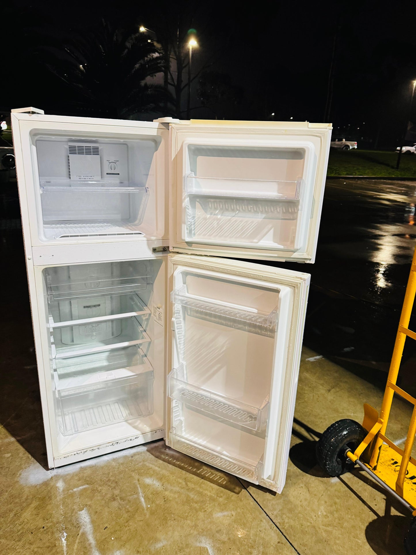 HAIER 224 LITRES FRIDGE FREEZER