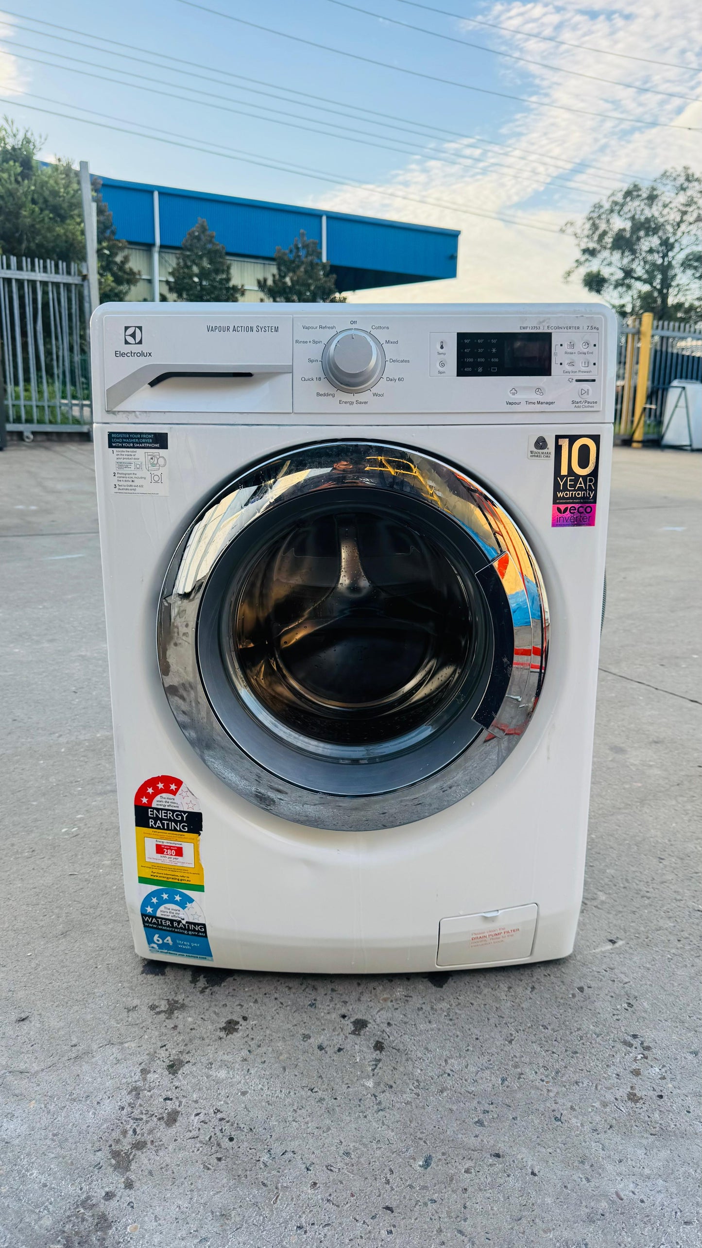 ELECTROLUX 7.5KGS FRONT LOADER WASHING MACHINE