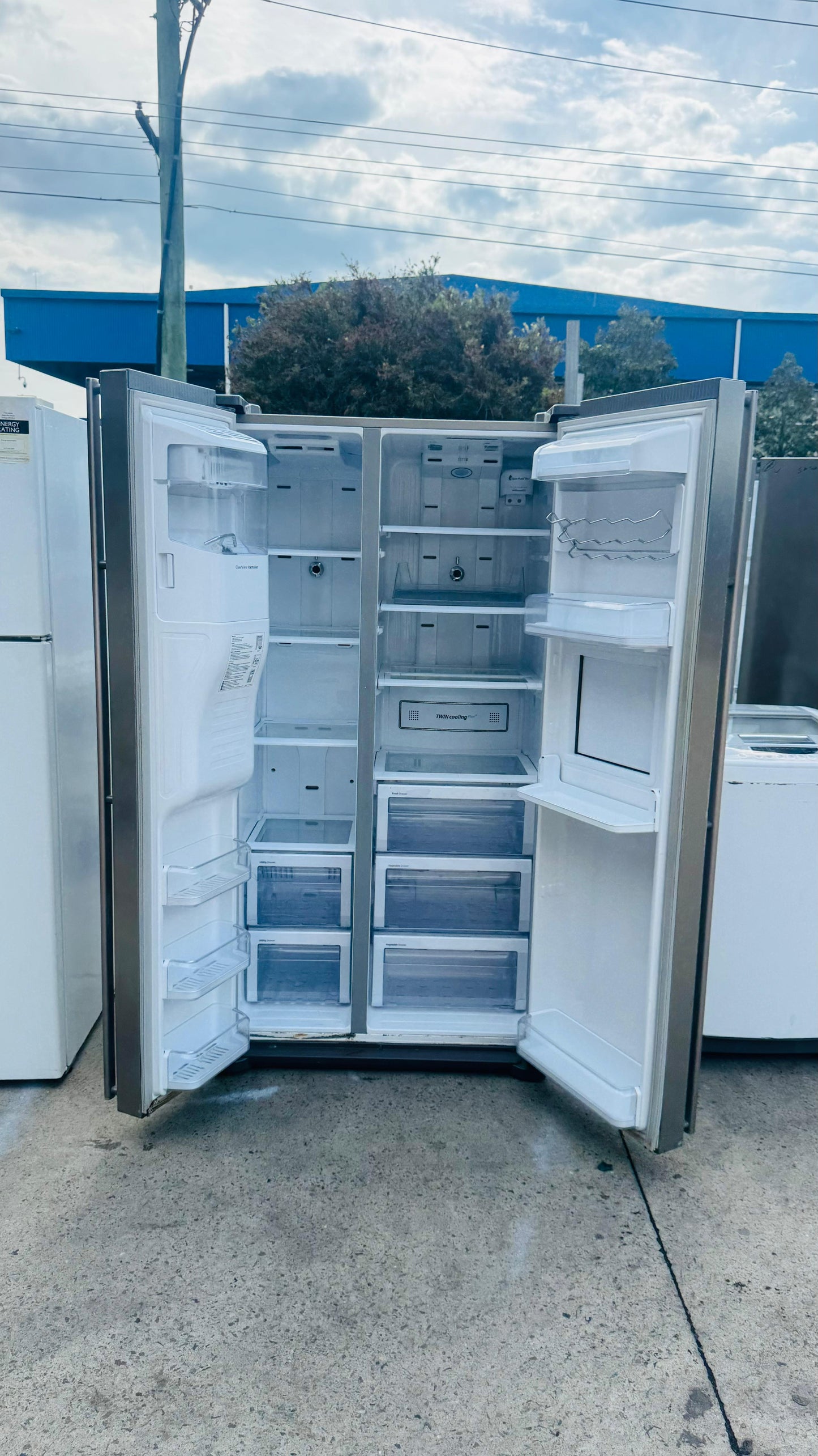 SAMSUNG 702 LITRES SIDE BY SIDE DOOR FRIDGE FREEZER