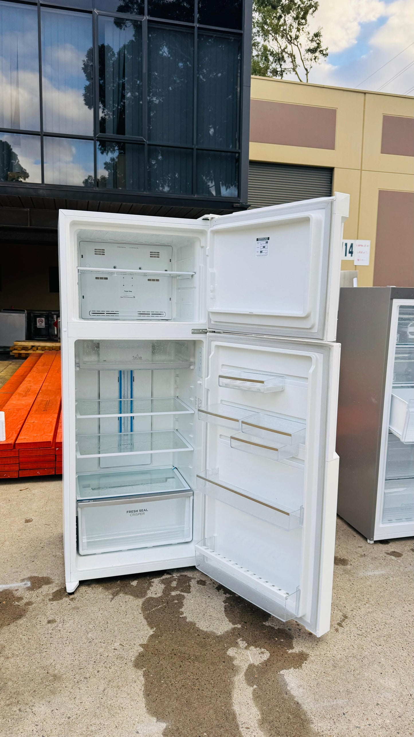 WESTINGHOUSE 461 LITRES FRIDGE FREEZER