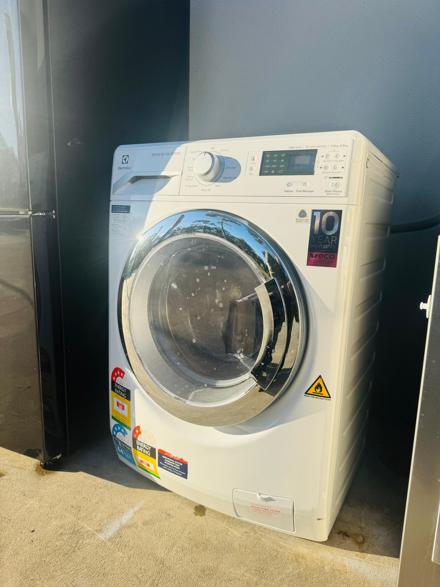 ELECTROLUX 7.5 KGS FRONT LOADER WASHING MACHINE