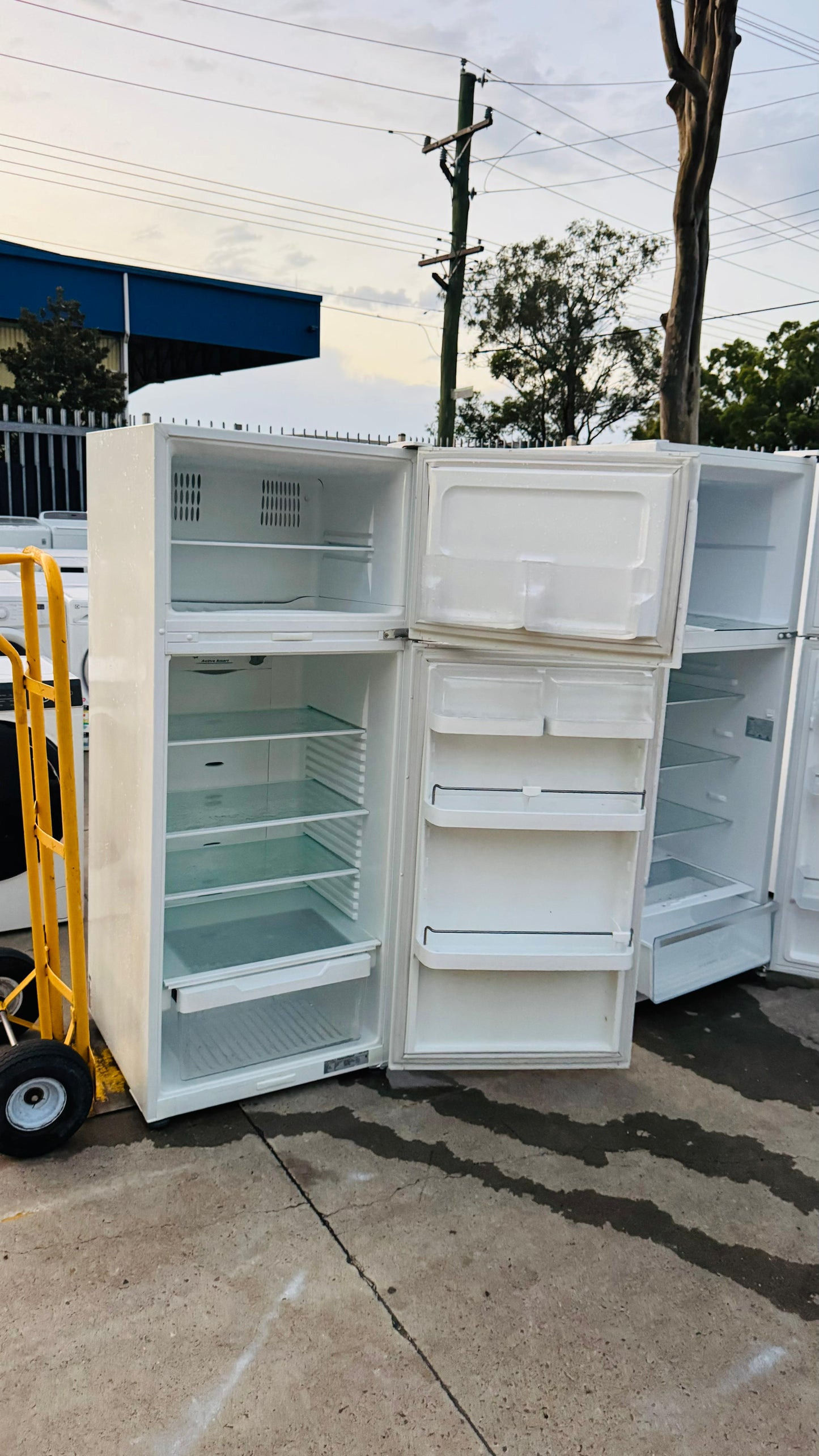 FISHER AND PAYKEL 380 LITRES FRIDGE FREEZER