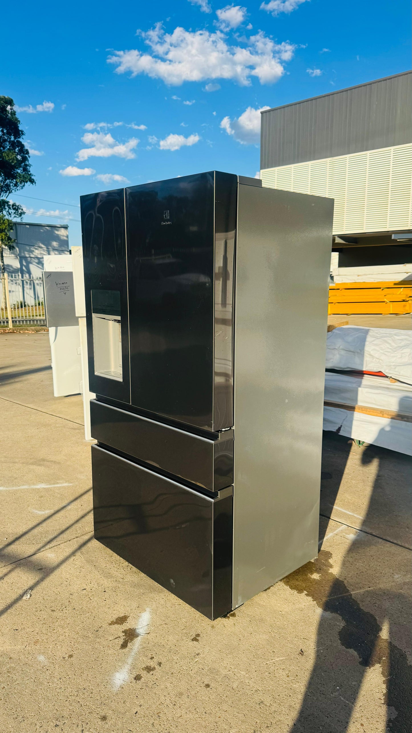 ELECTROLUX FRENCH DOOR 681 LITRES FRIDGE FREEZER