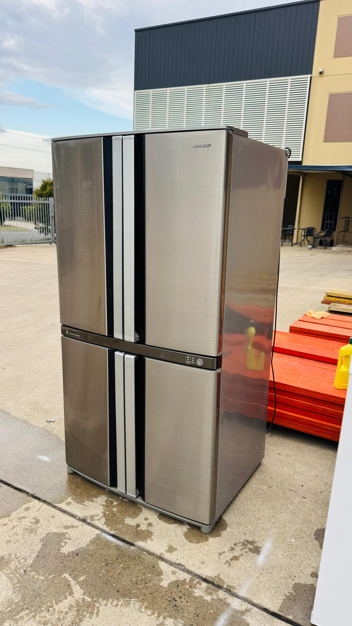 SHARP QUAD DOOR 602 LITRES FRIDGE FREEZER