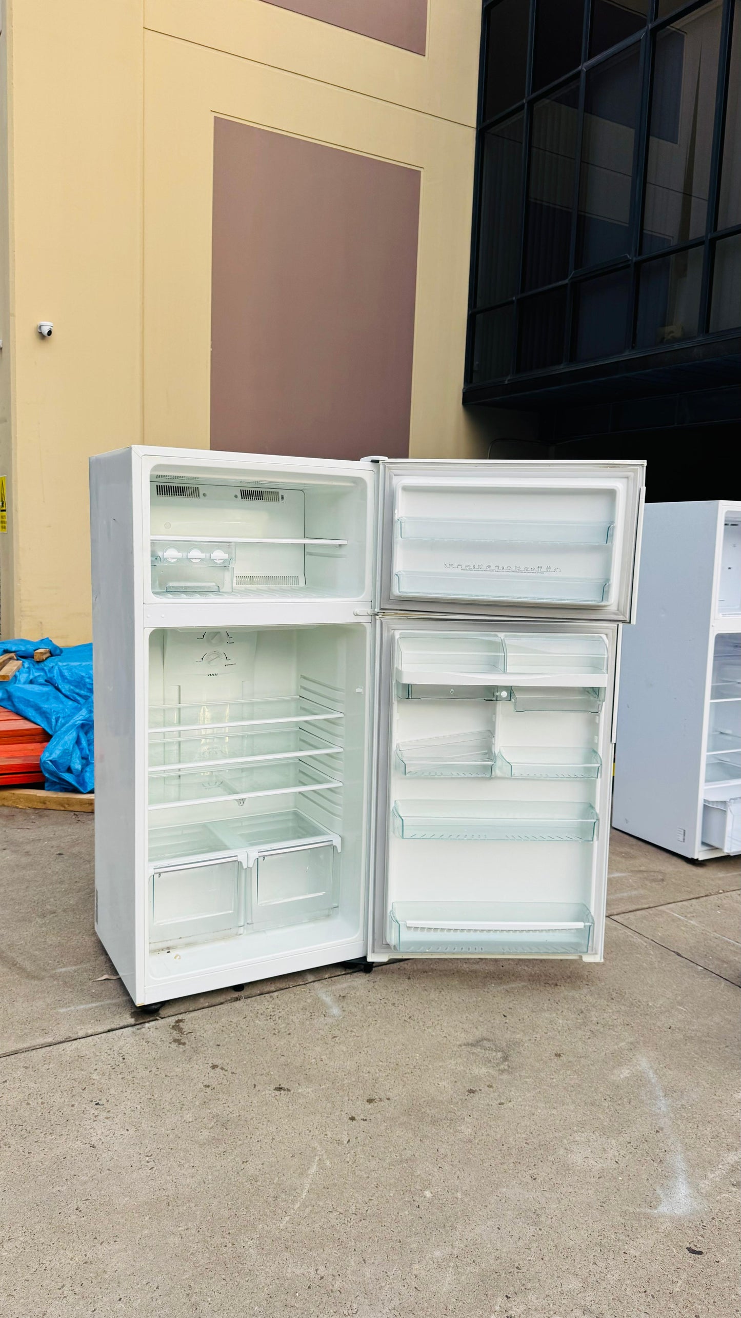 WESTINGHOUSE 520 LITRES FRIDGE FREEZER