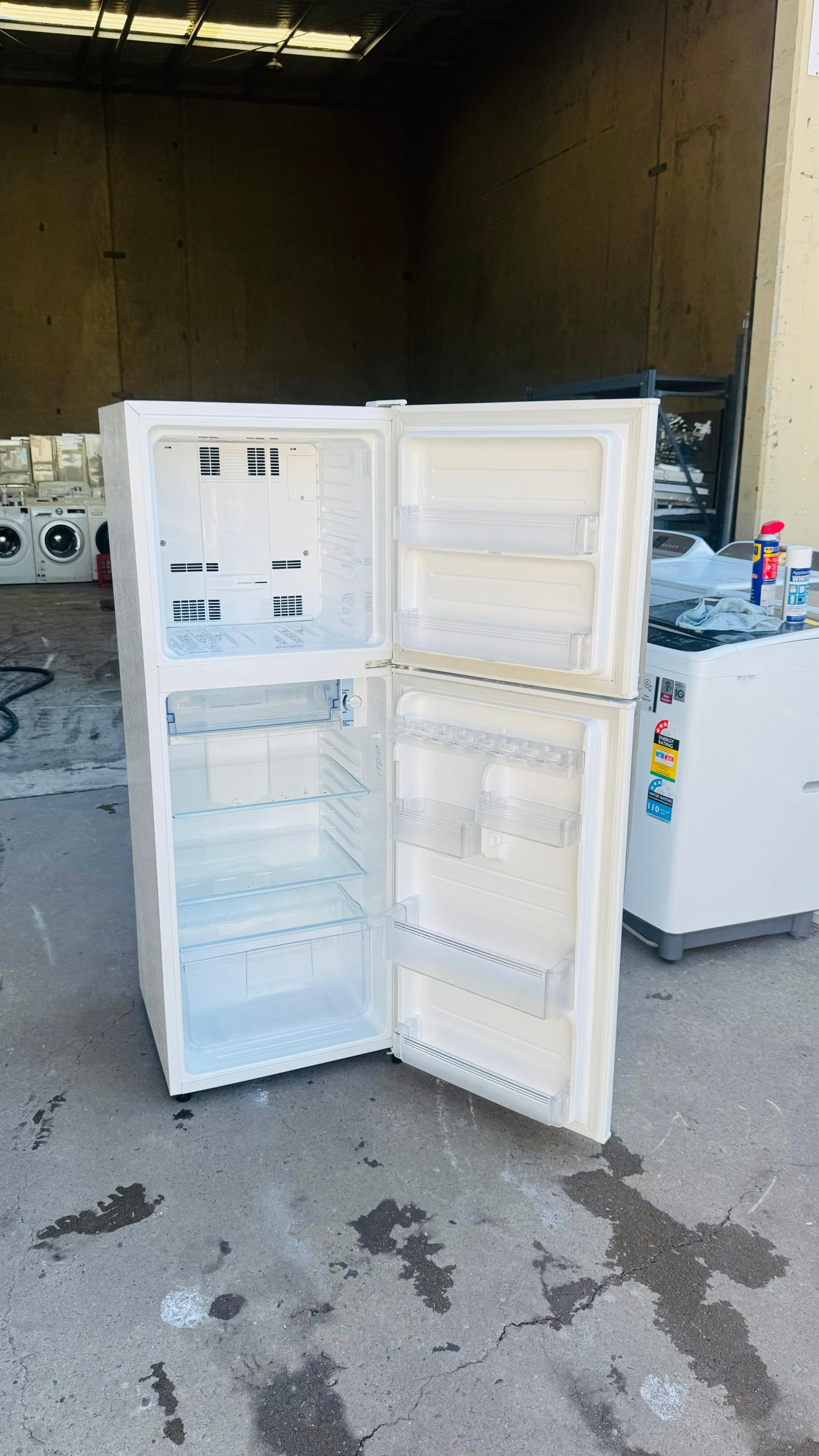 SHARP 245 LITRES FRIDGE FREEZER