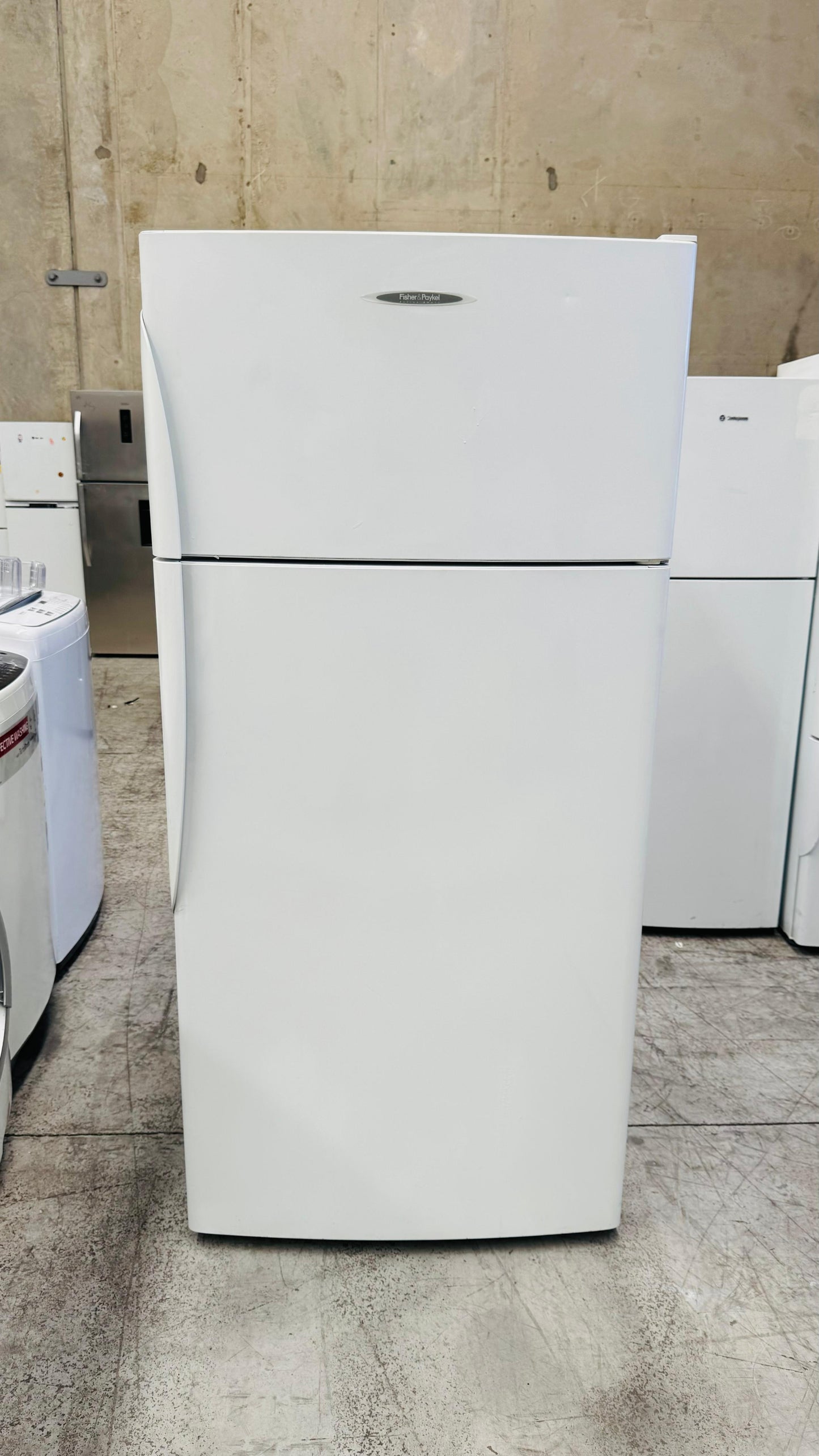 FISHER AND PAYKEL 517 LITRES FRIDGE FREEZER