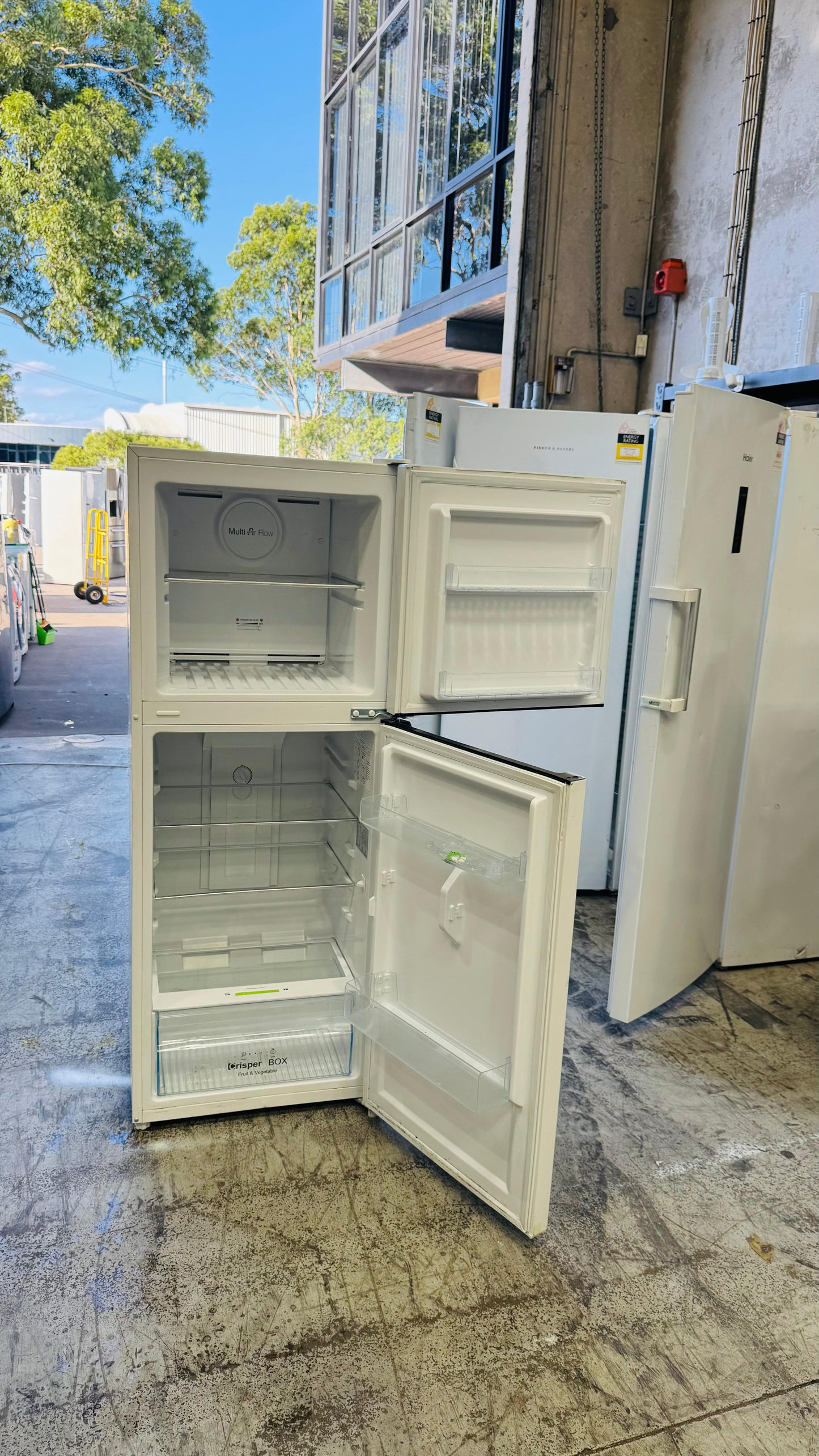 CHIQ 216 LITRES FRIDGE FREEZER