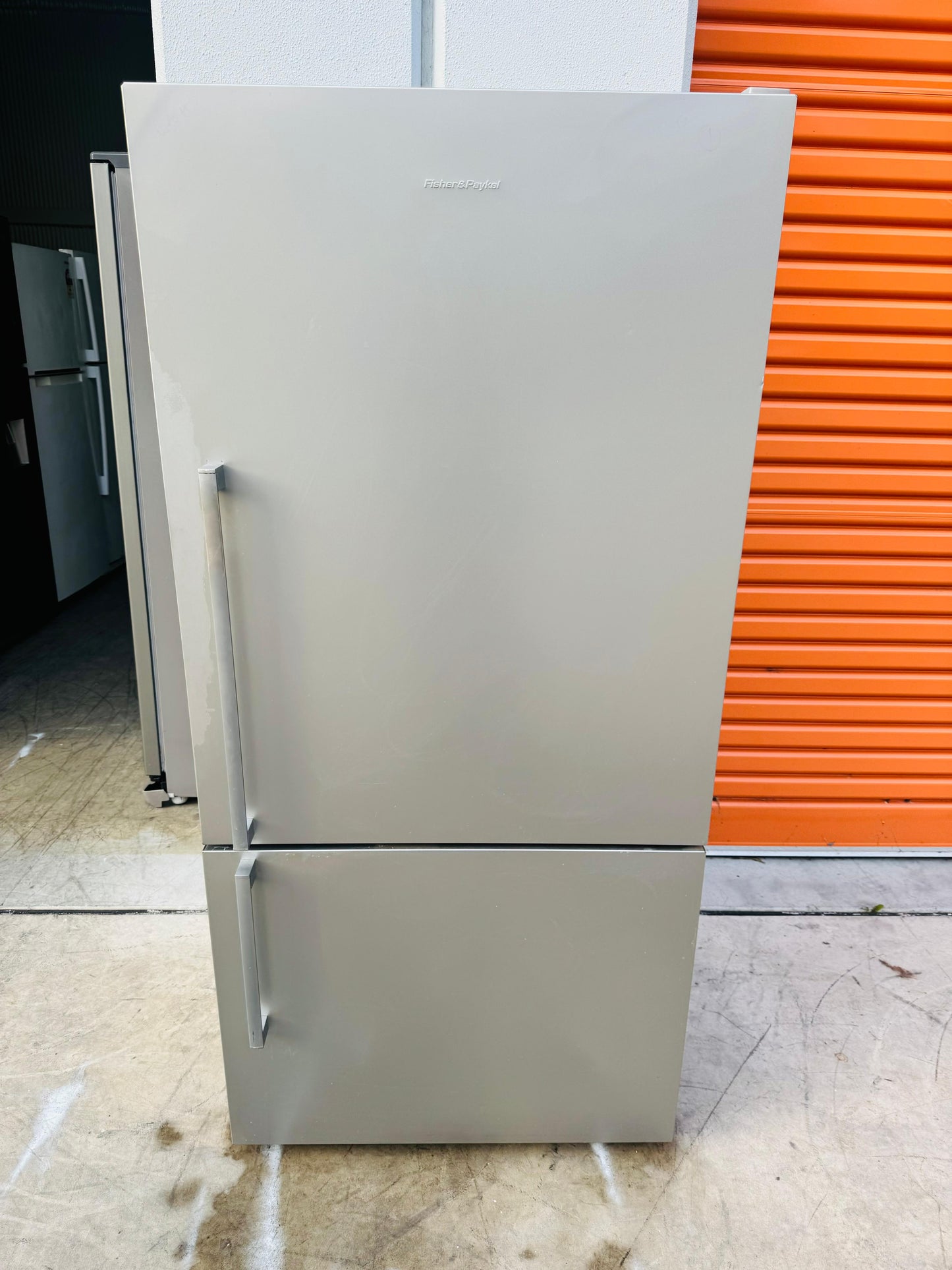 FISHER AND PAYKEL 519 LITRES FRIDGE FREEZER