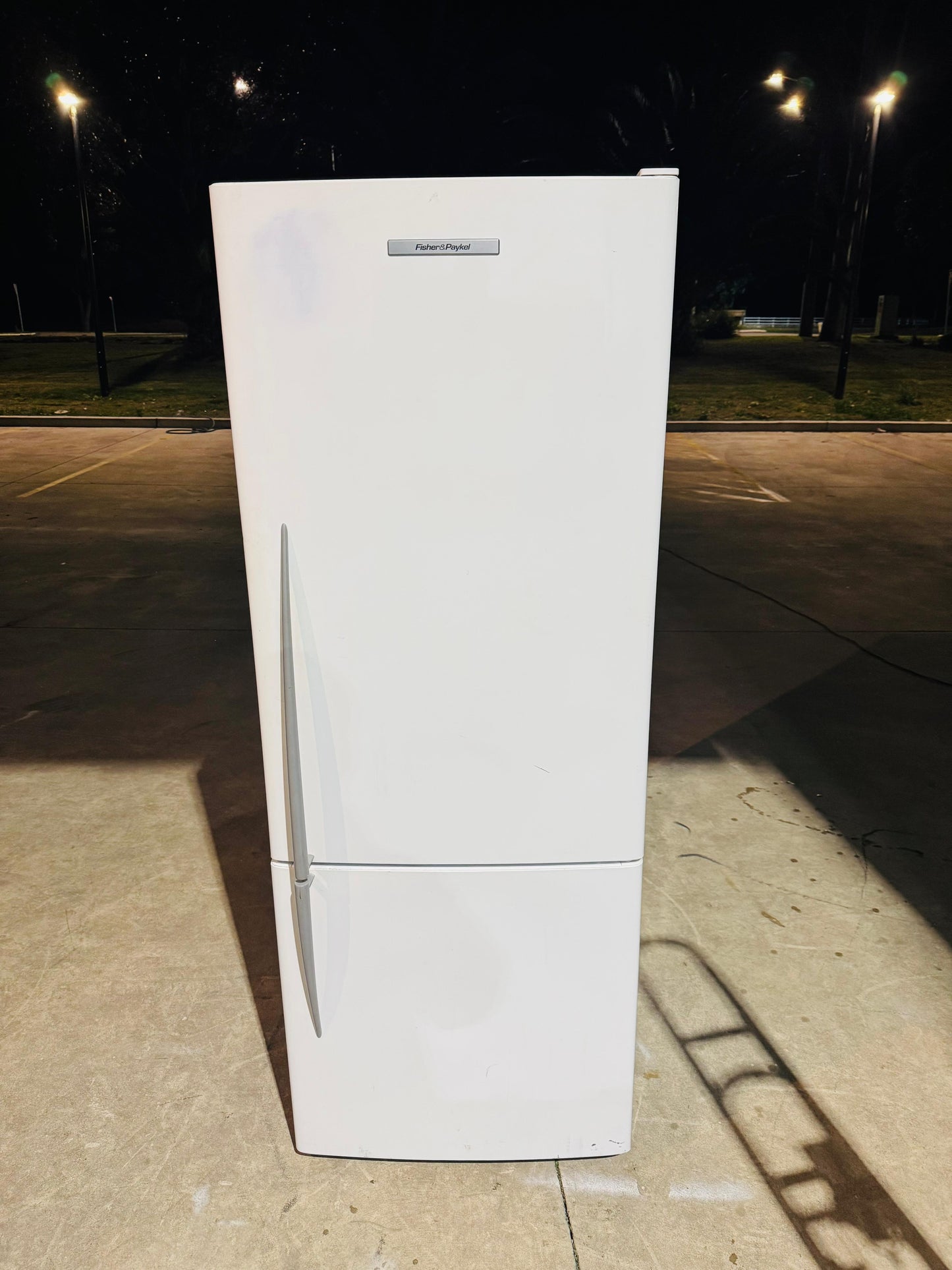 FISHER AND PAYKEL 403 LITRES FRIDGE FREEZER