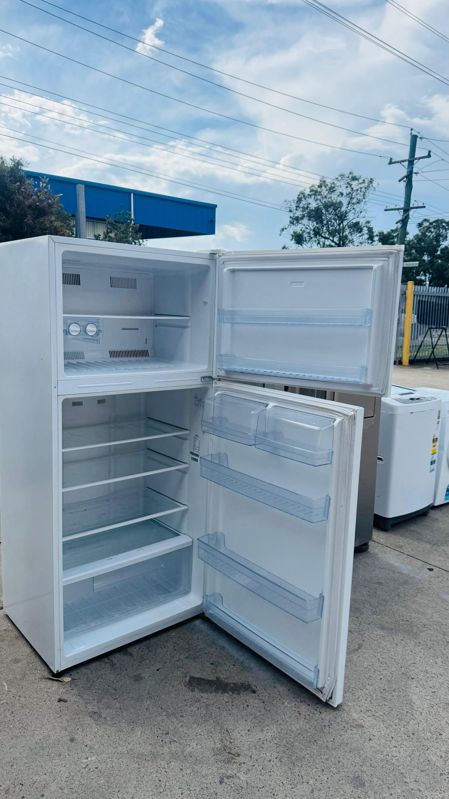 HISENSE 526 LITRES FRIDGE FREEZER