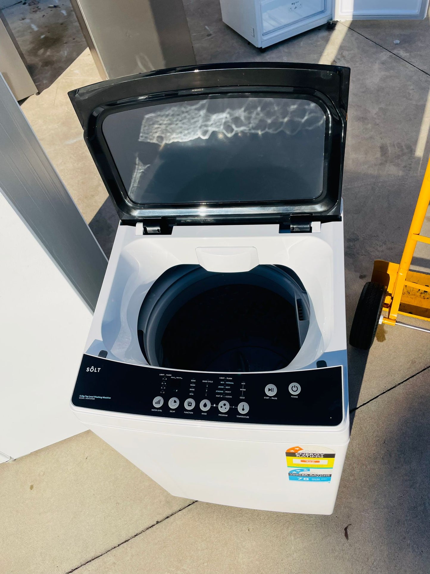 ESATO 207 LITRES FRIDGE FREEZER & SOLT 5.5 KGS TOP LOADER WASHING MACHINE COMBO PACKAGE DEAL