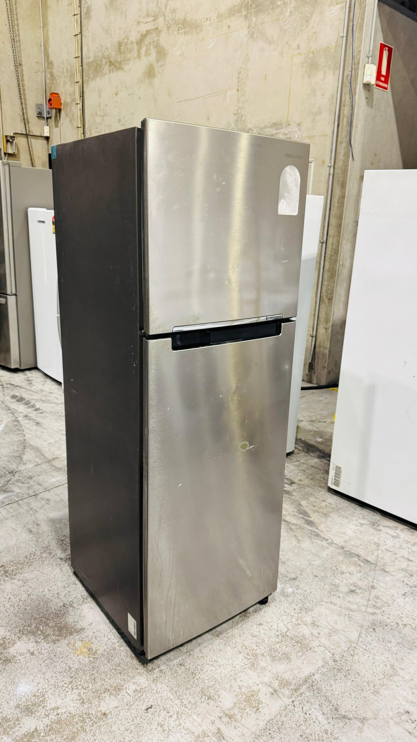 SAMSUNG 341 LITRES FRIDGE FREEZER