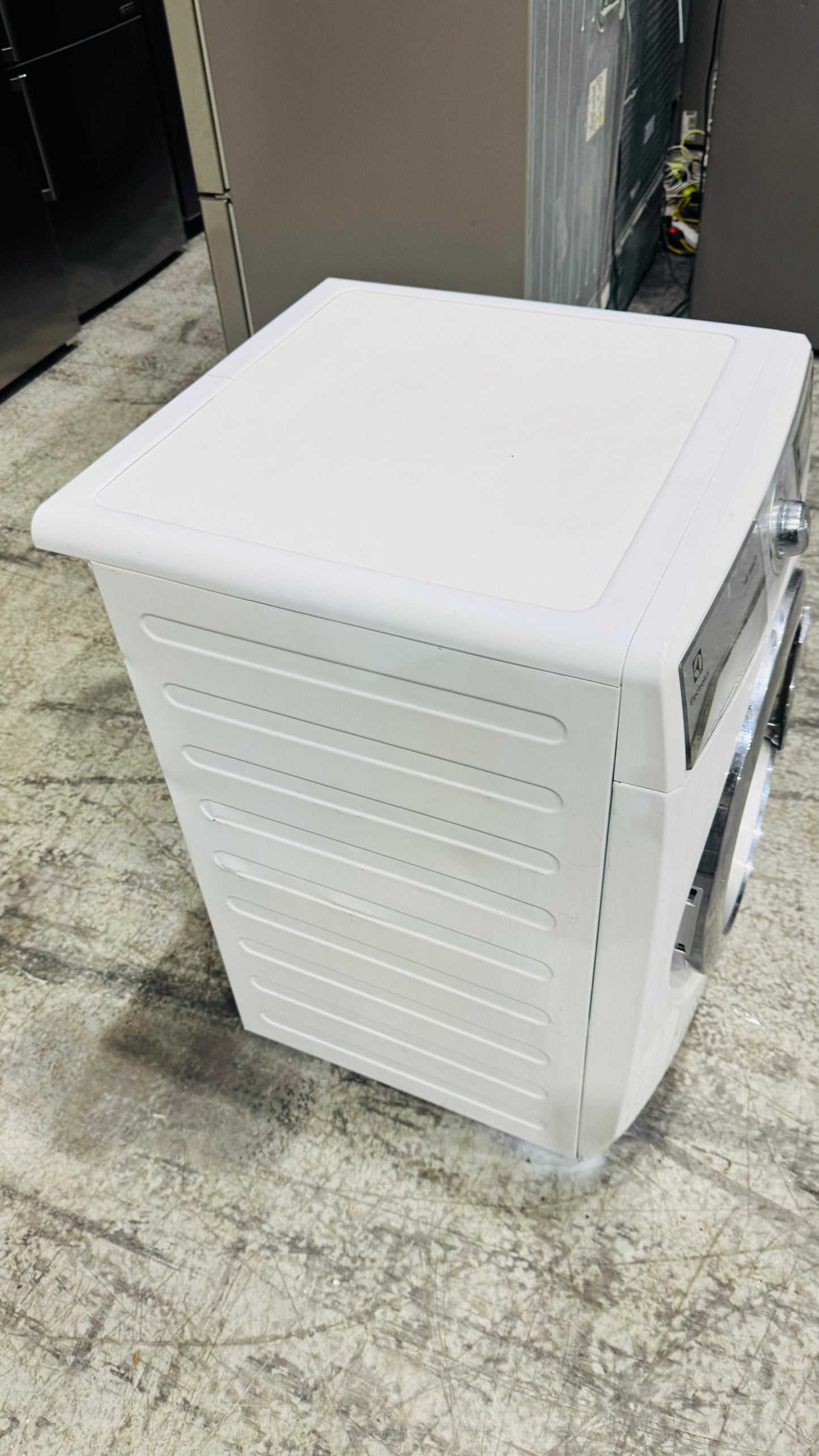 ELECTROLUX 9KGS FRONT LOADER WASHING MACHINE