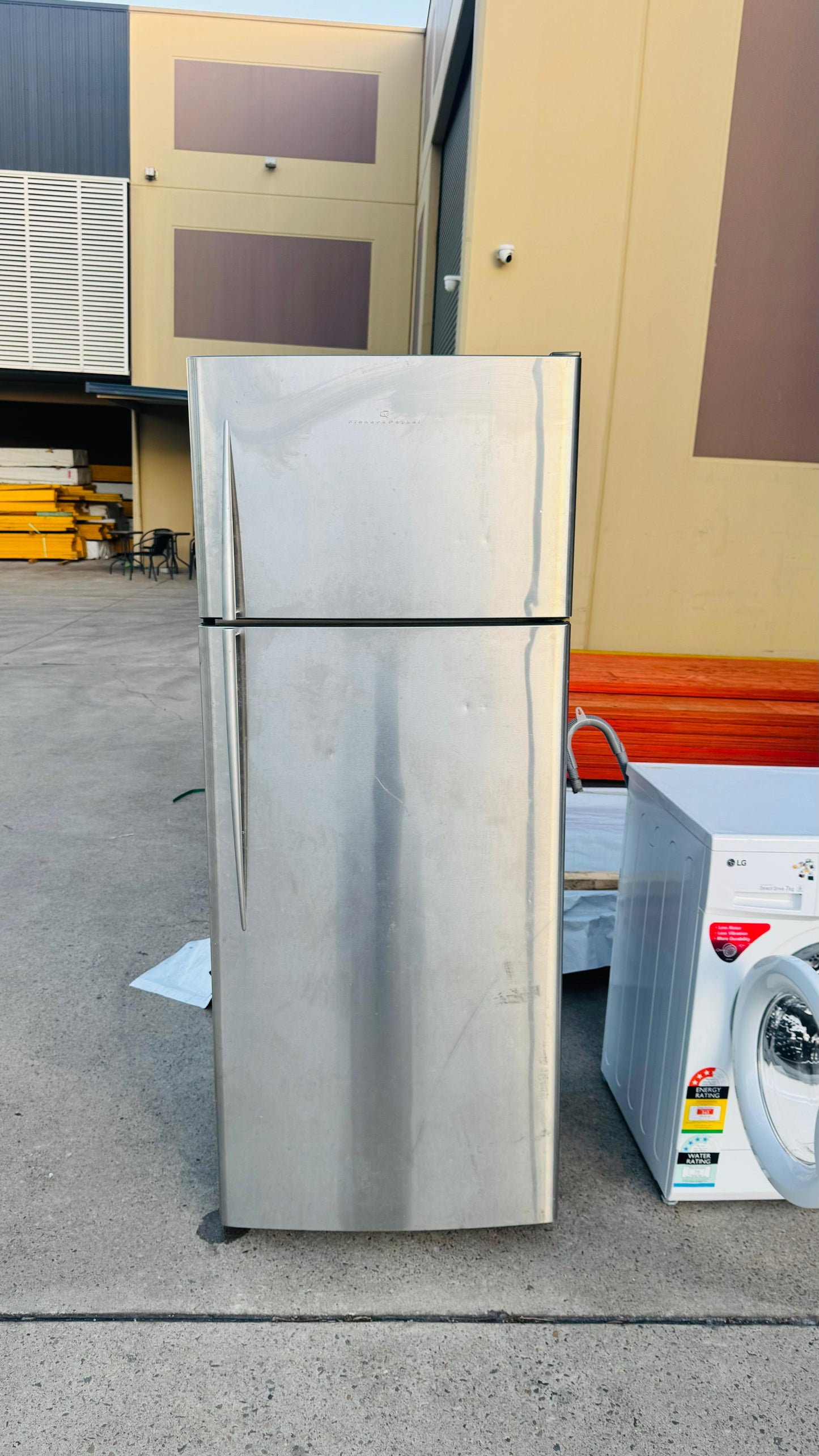 FISHER AND PAYKEL 441 LITRES FRIDGE FREEZER