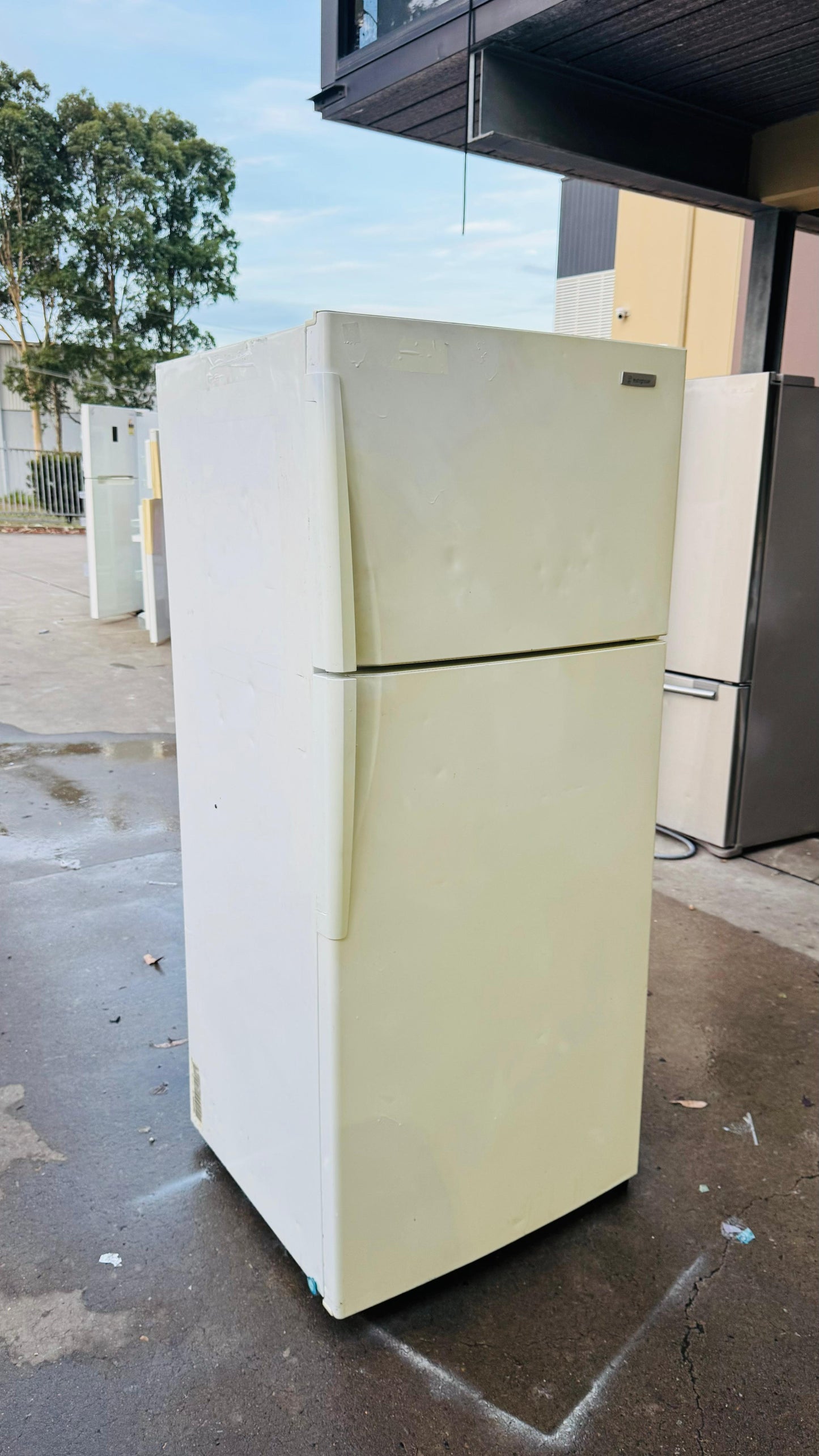 WESTINGHOUSE 420 LITRES FRIDGE FREEZER