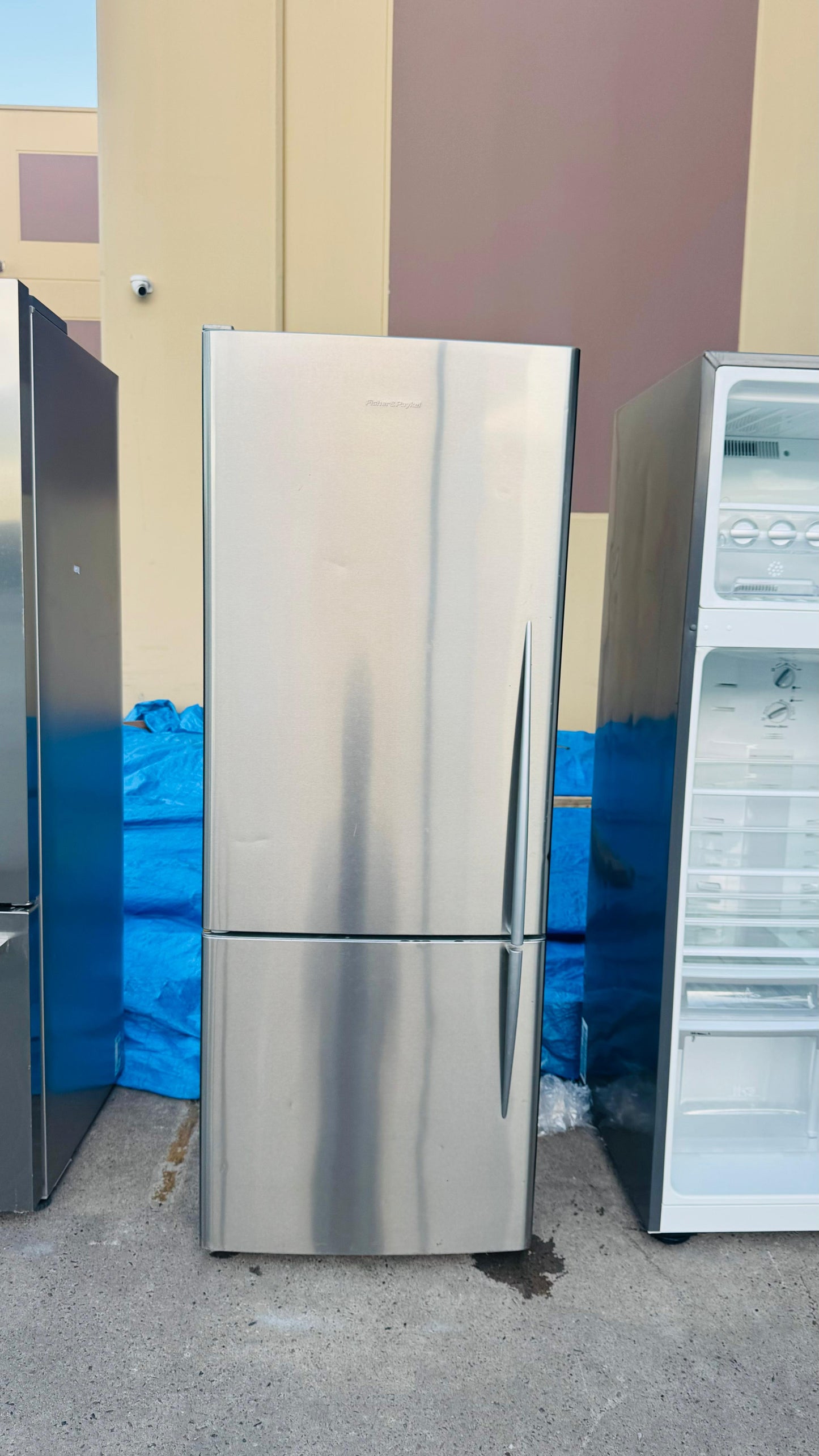 FISHER AND PAYKEL 403 LITRES FRIDGE FREEZER
