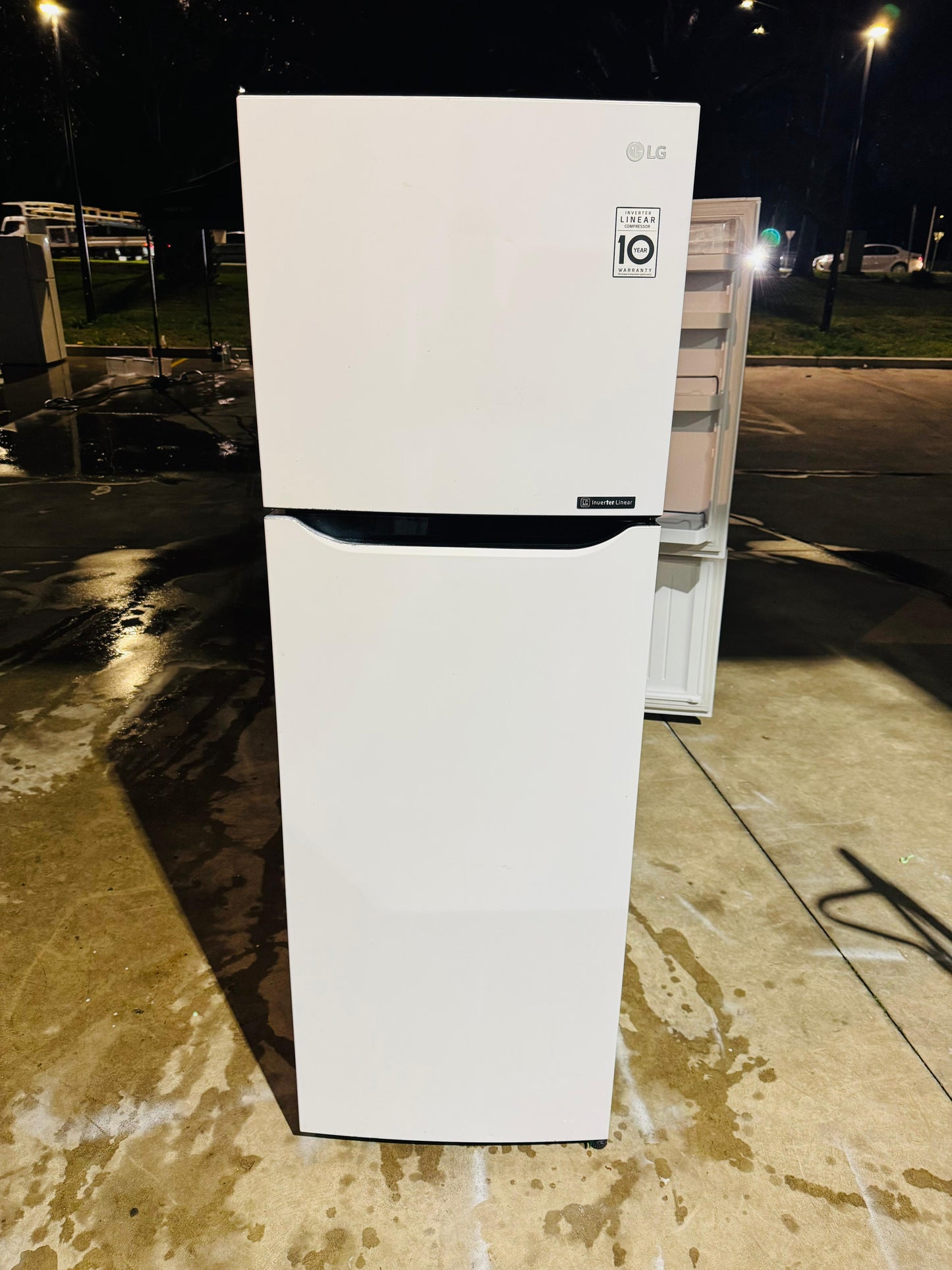 LG 279 LITRES FRIDGE FREEZER