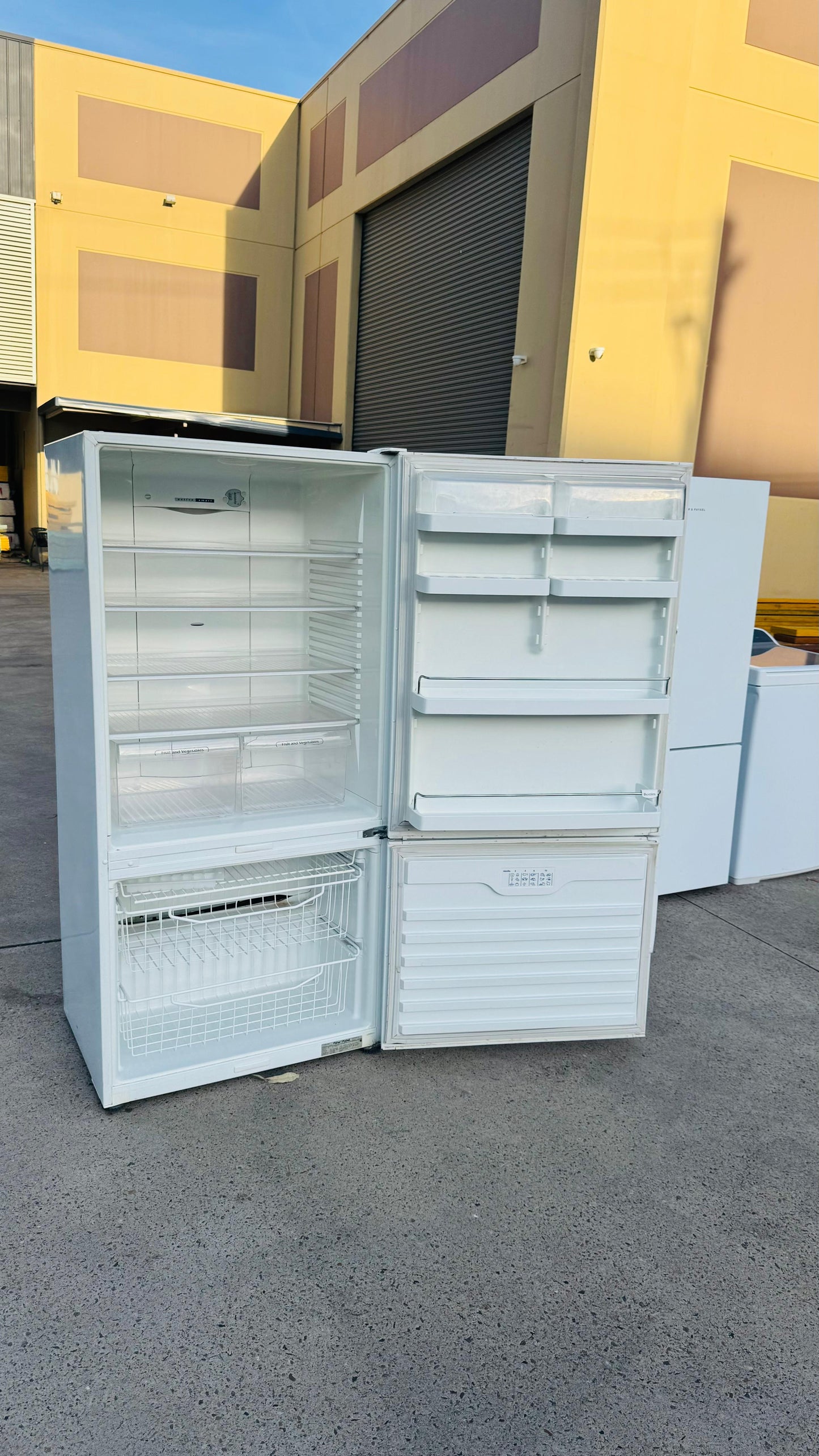 FISHER AND PAYKEL 519 LITRES FRIDGE FREEZER