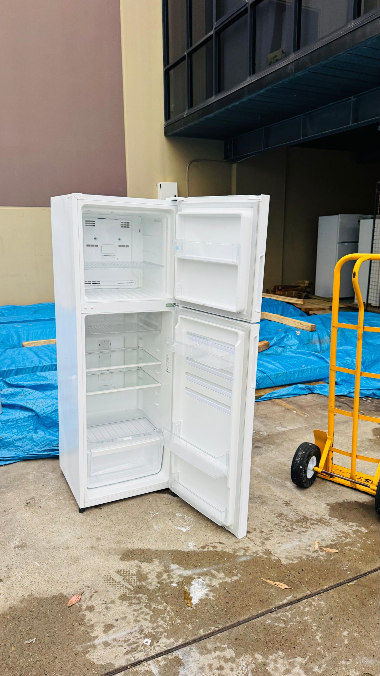 WESTINGHOUSE 275 LITRES FRIDGE FREEZER