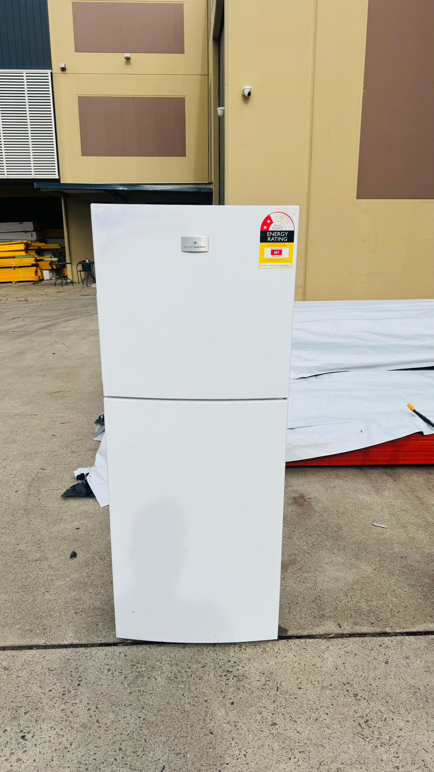 KELVINATOE 231 LITRES FRIDGE FREEZER